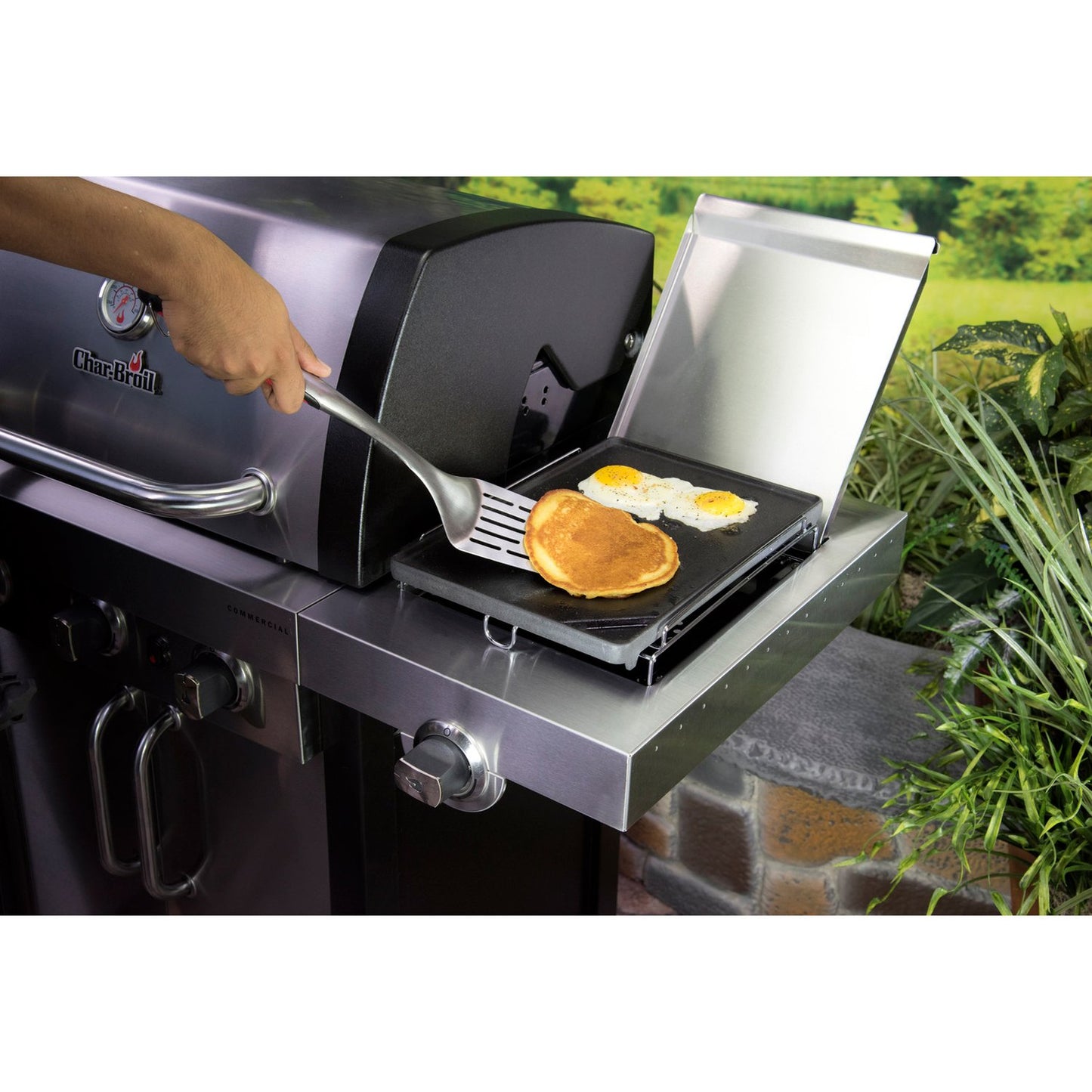 Cast iron griddle including stand