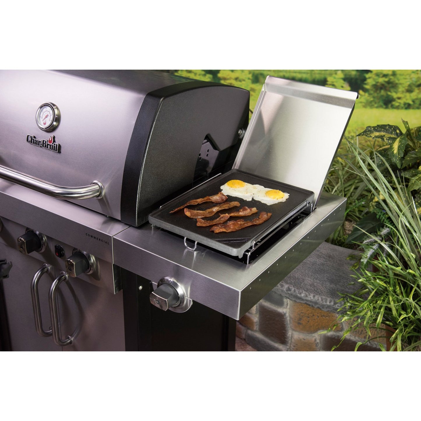 Cast iron griddle including stand