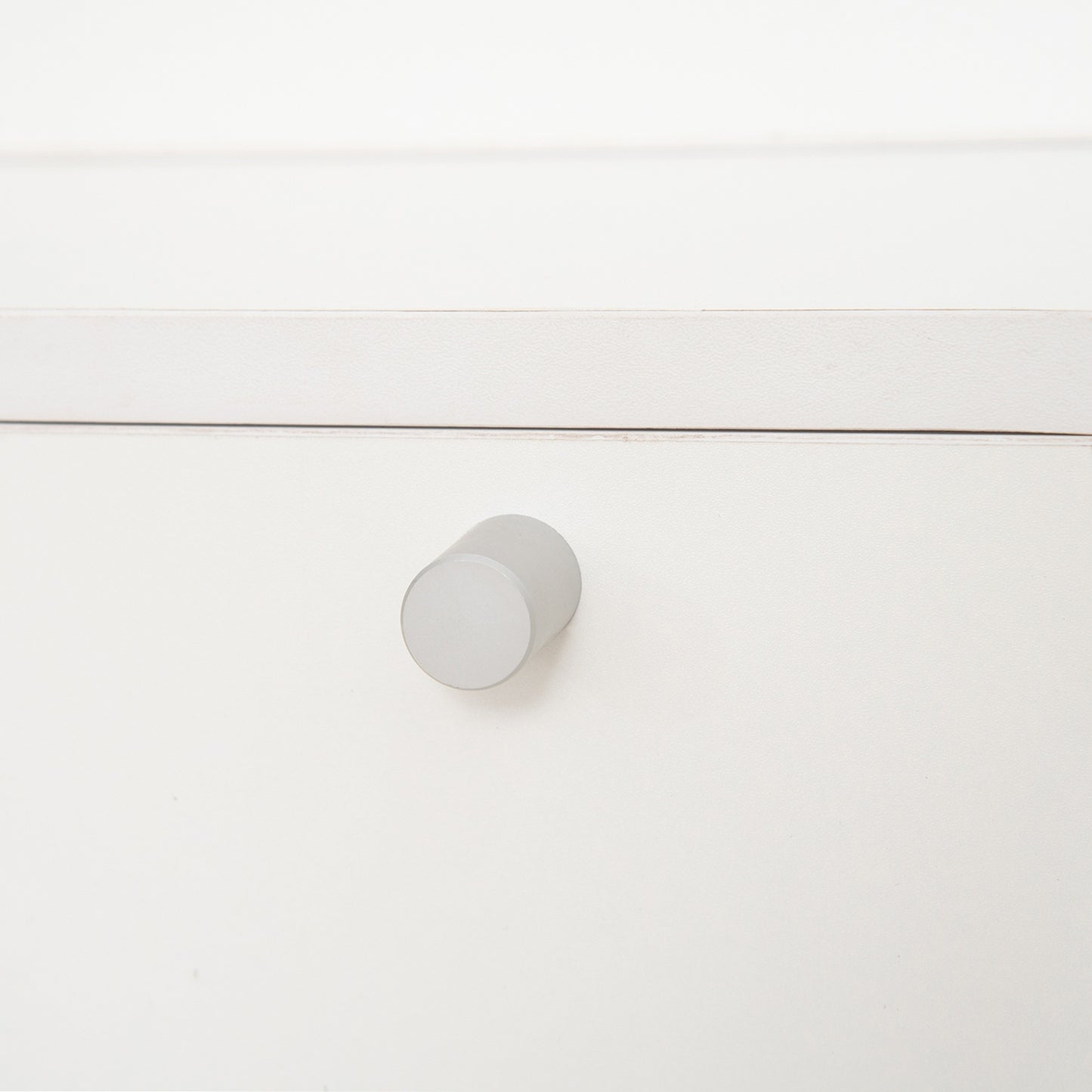 Cat litter box, hidden, white, with stairs