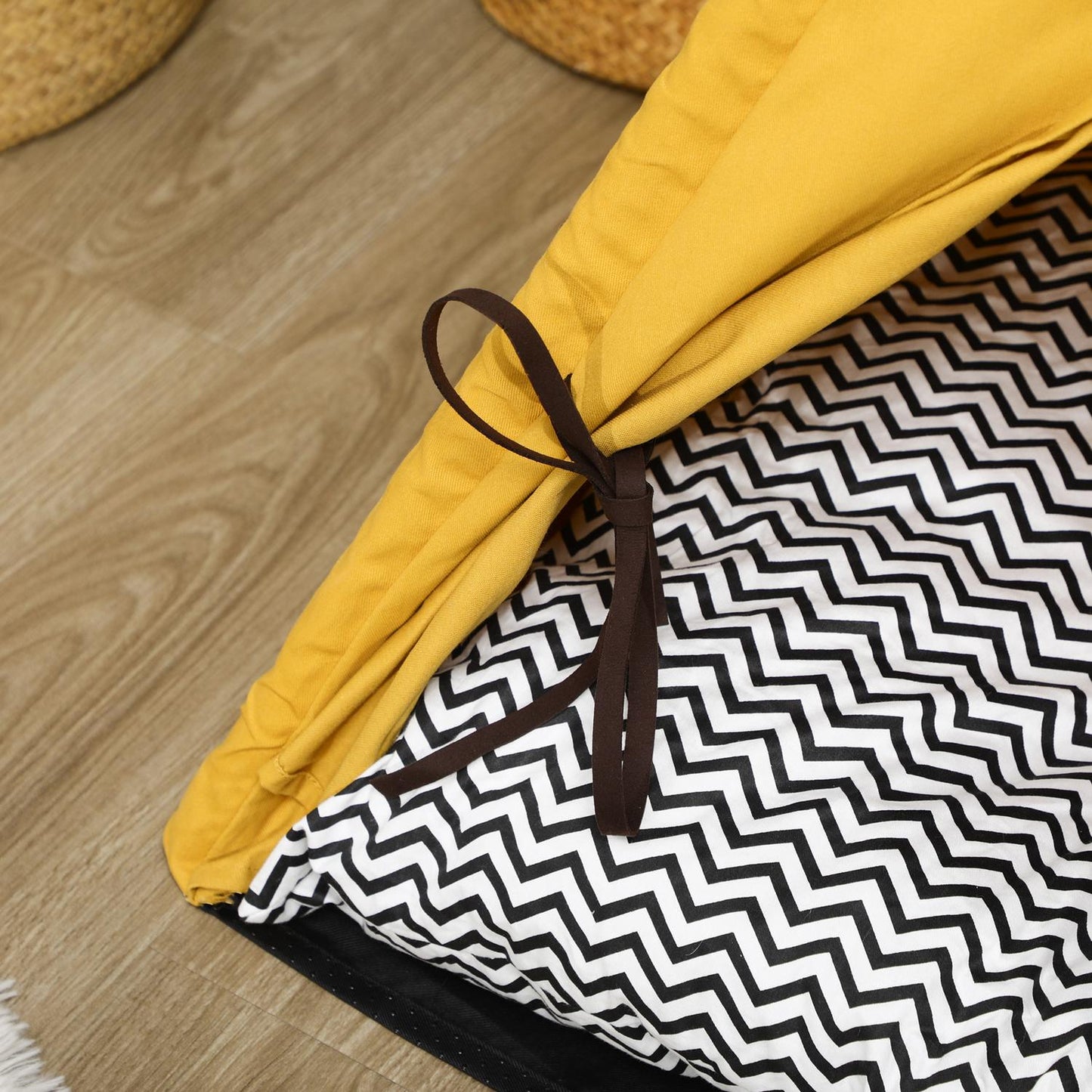 Indoor cat & dog Tipi tent bed, pine, yellow pillow