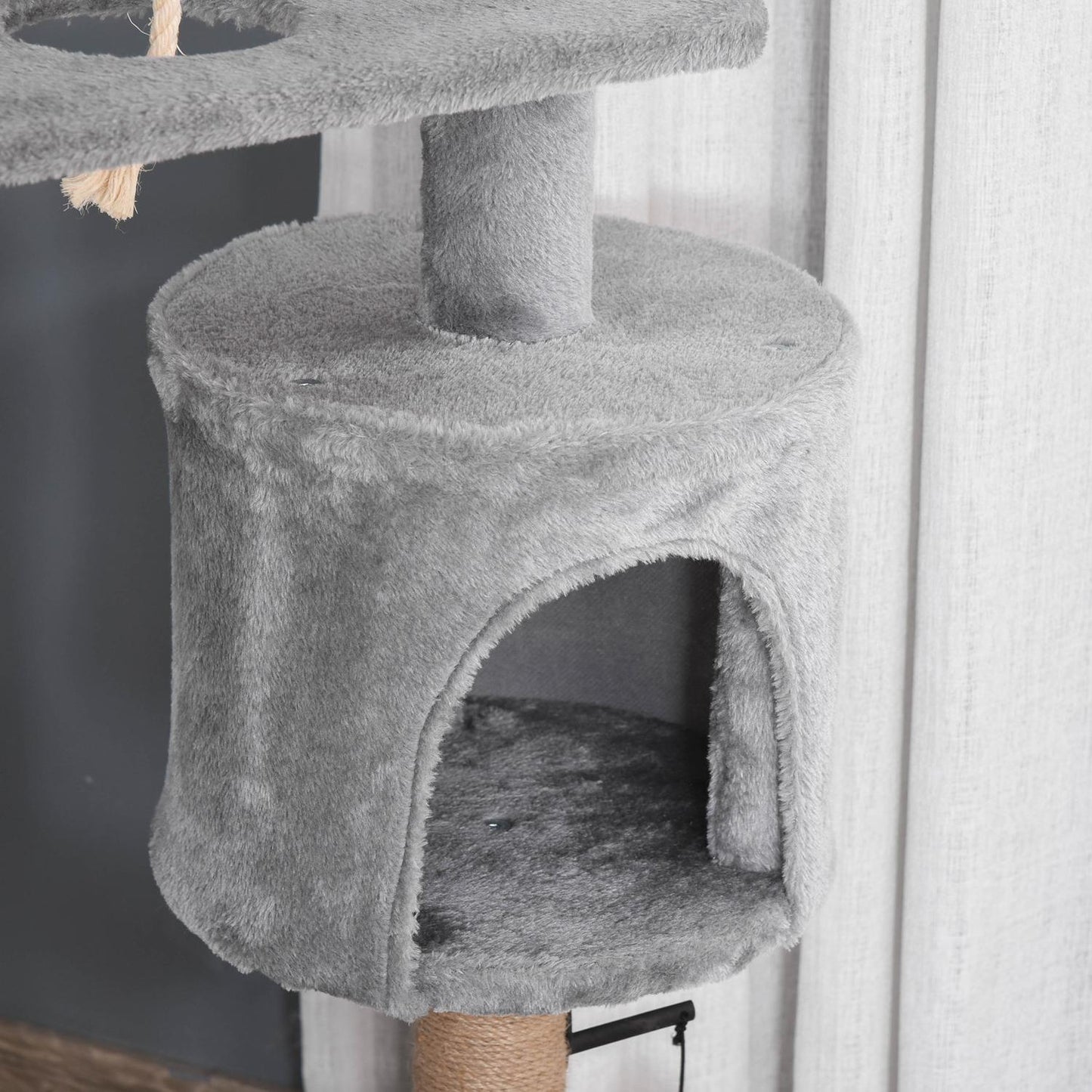 Cat scratching post with cave and basket, holds up to 5 kg