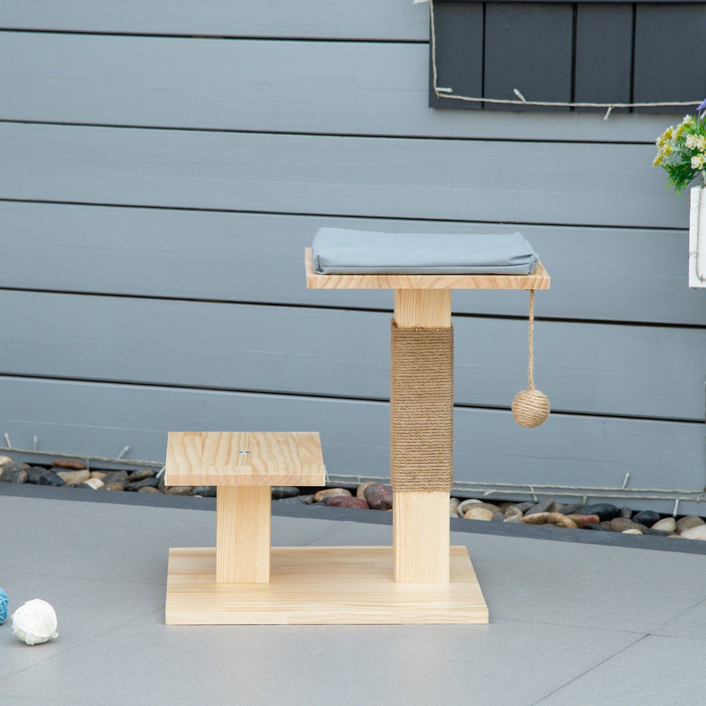 Indoor/outdoor cat tree with jute cushion, 2 platforms