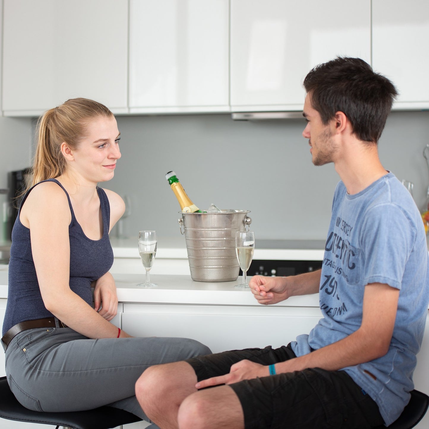 Champagne cooler in stainless steel with handle