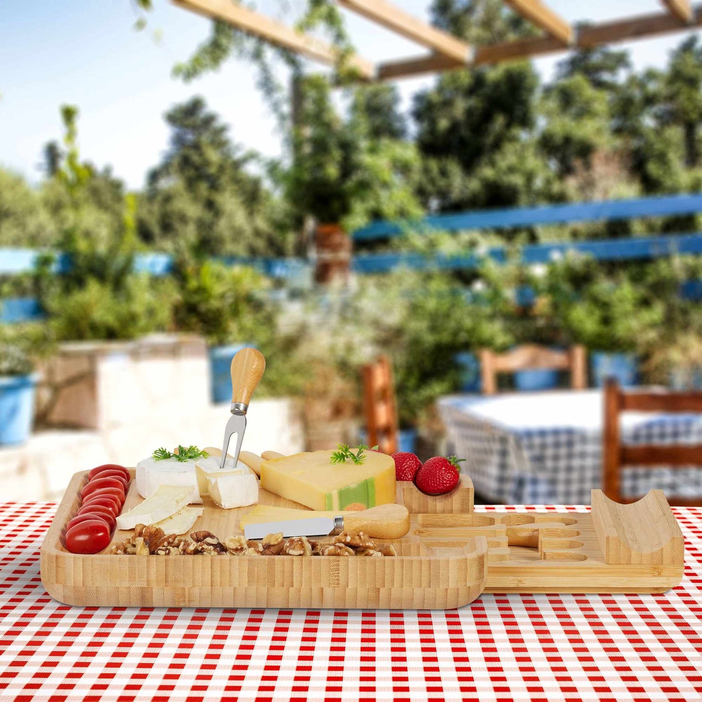 Cheese tray in bamboo with cutlery set in 4 parts