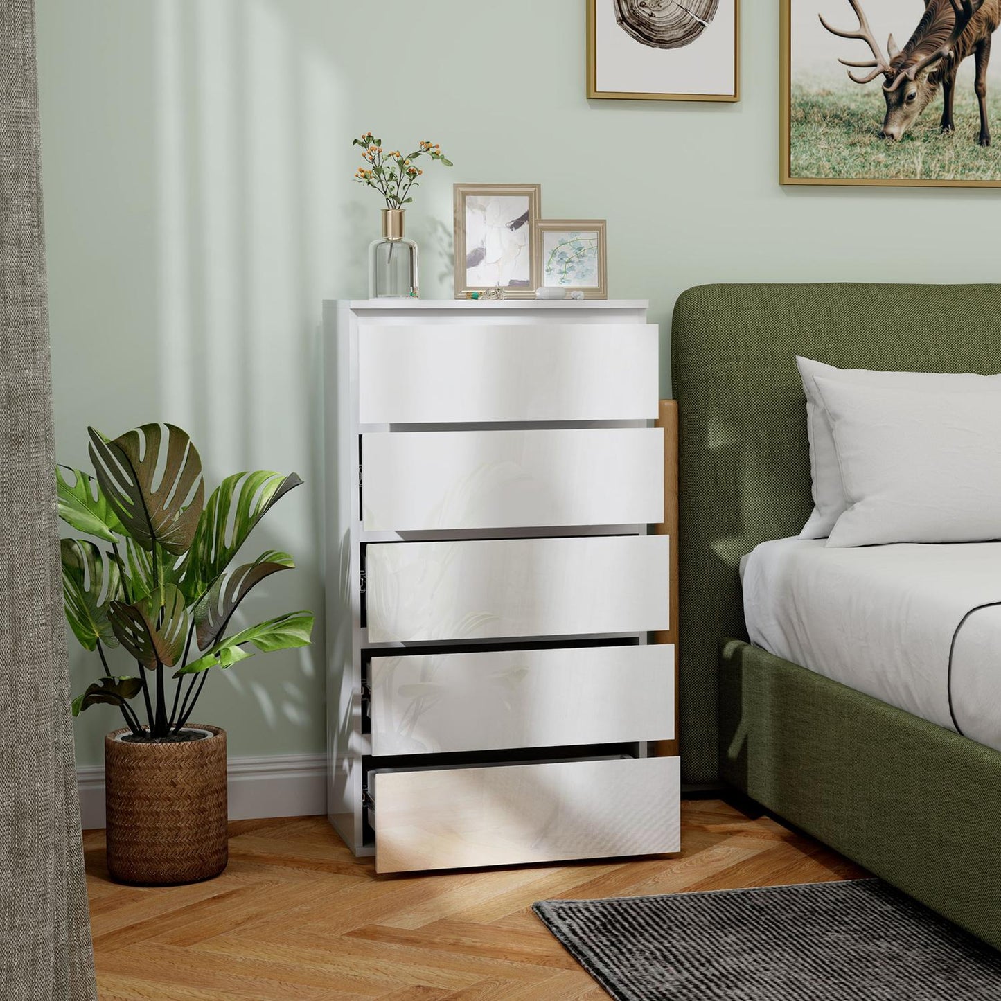 White dresser with 5 anti-tip tabs, 55x34x100 cm