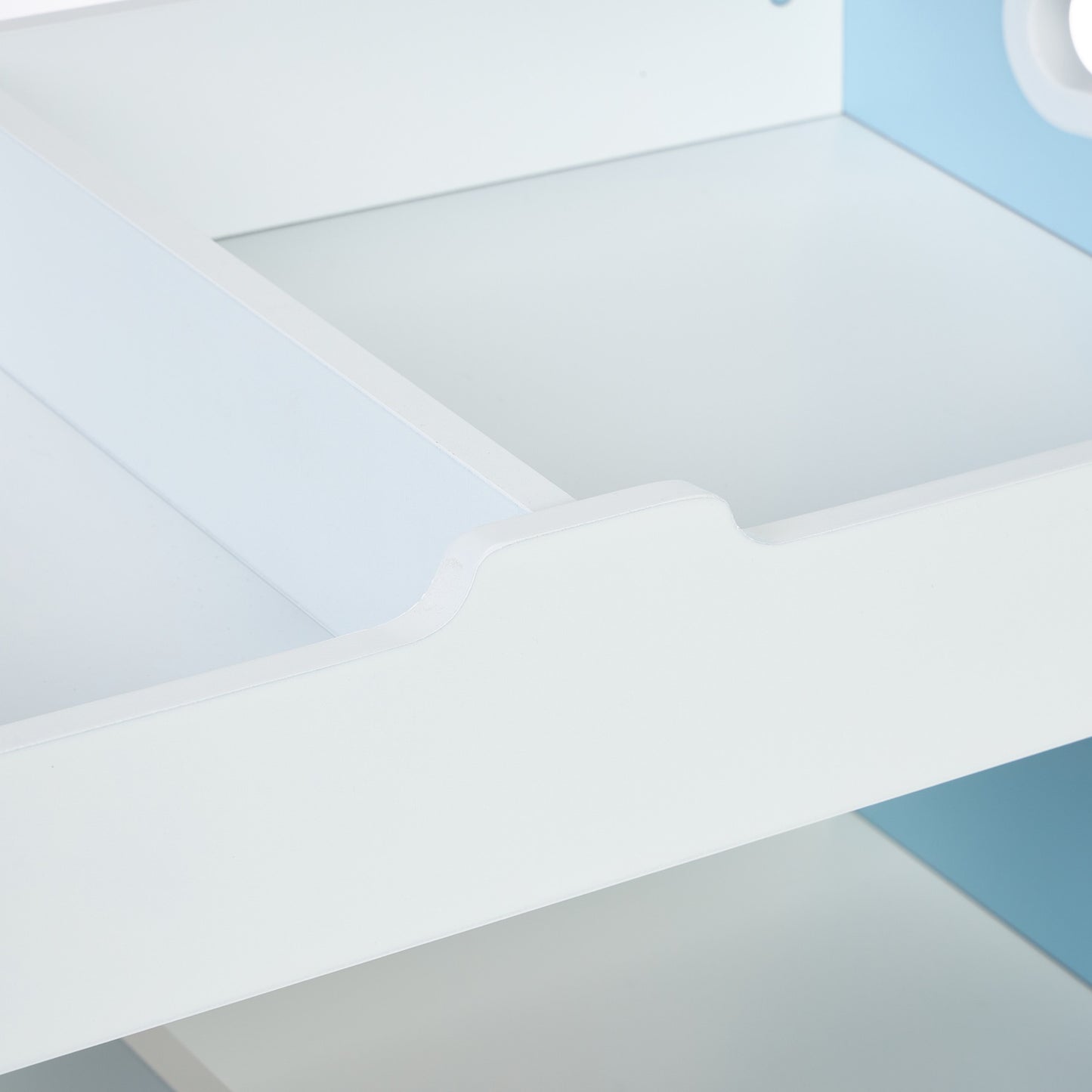 Children's shelf with 5 compartments