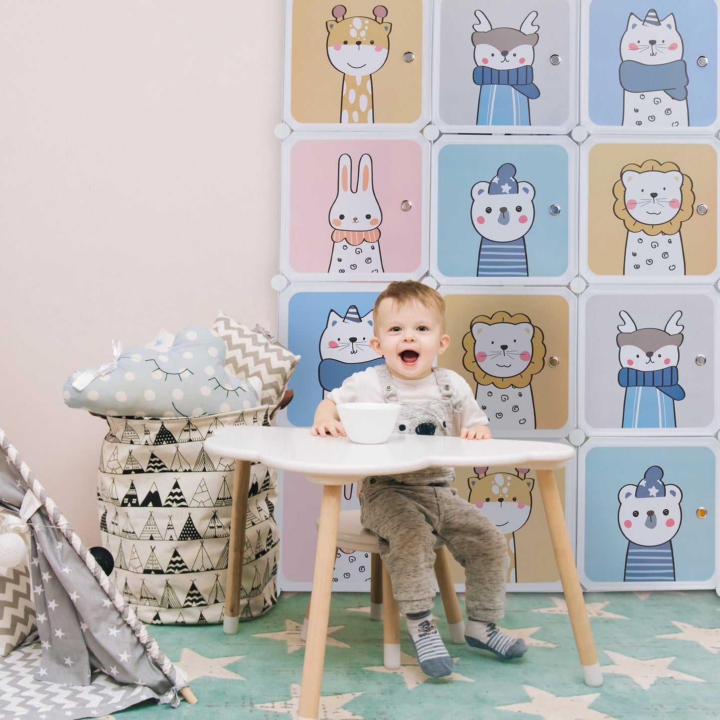 Children's shelf with clothes rails