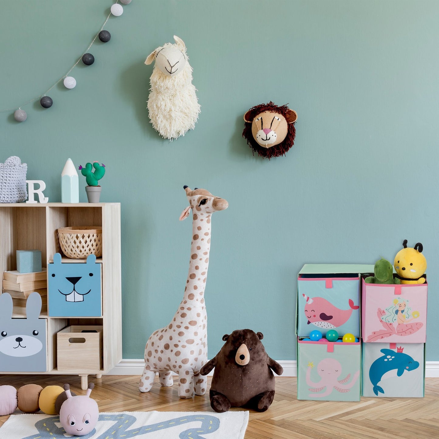 Children's shelf with drawers
