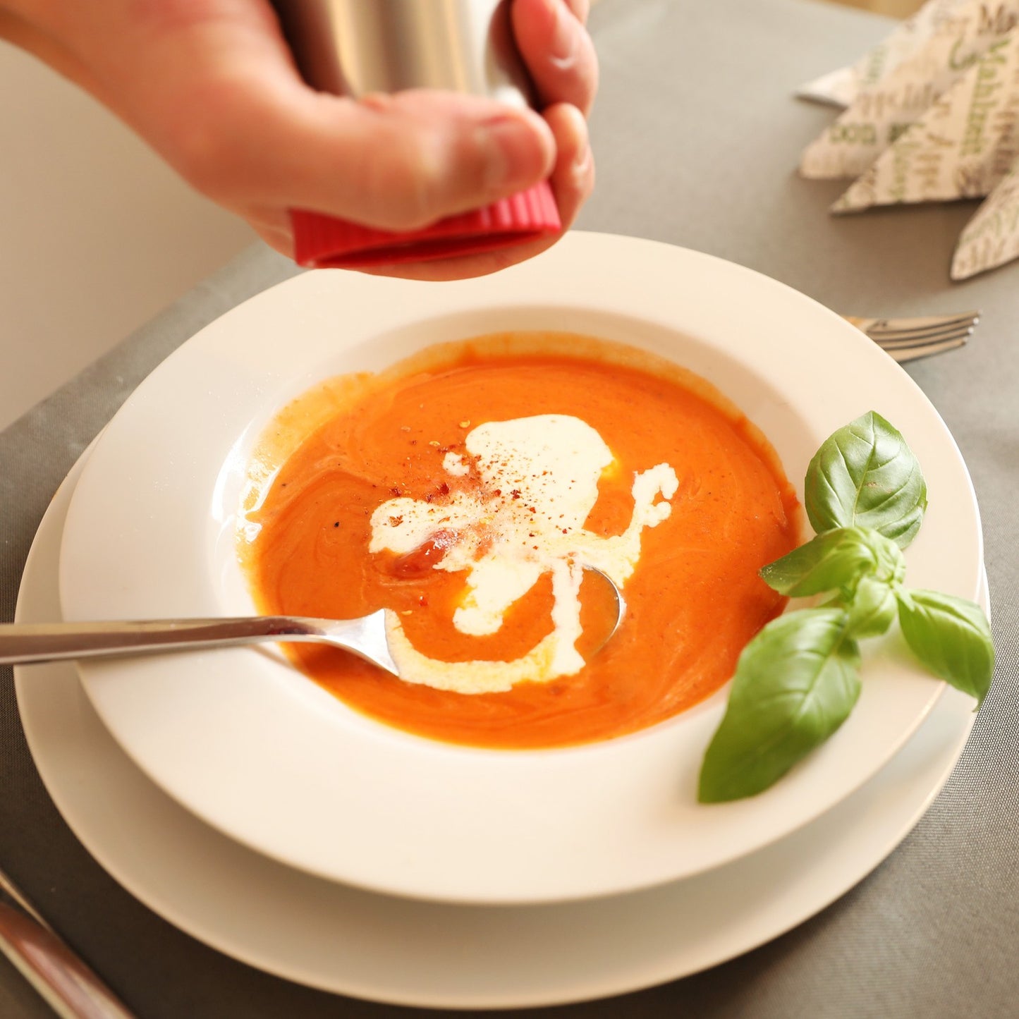 Chili grinder with herb grinder