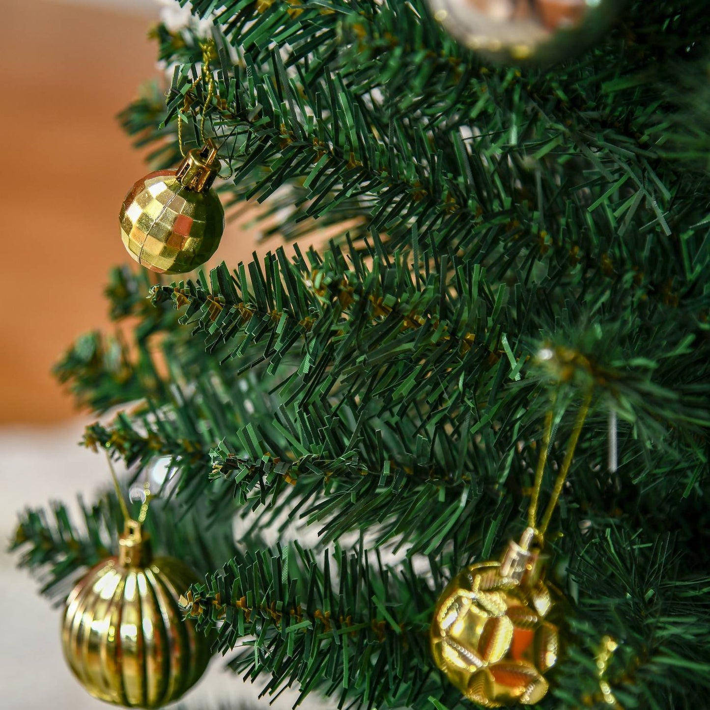 Green Christmas tree with 390 tips and robust stand