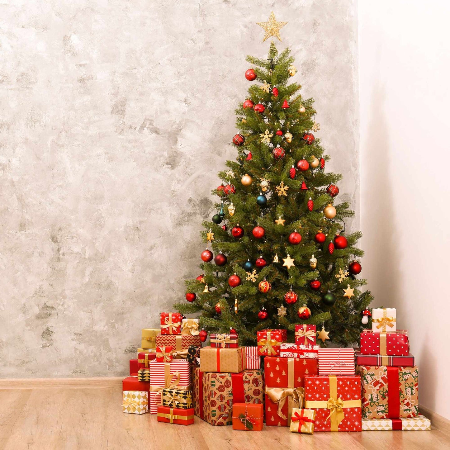 Christmas tree balls in a set of 103 pcs