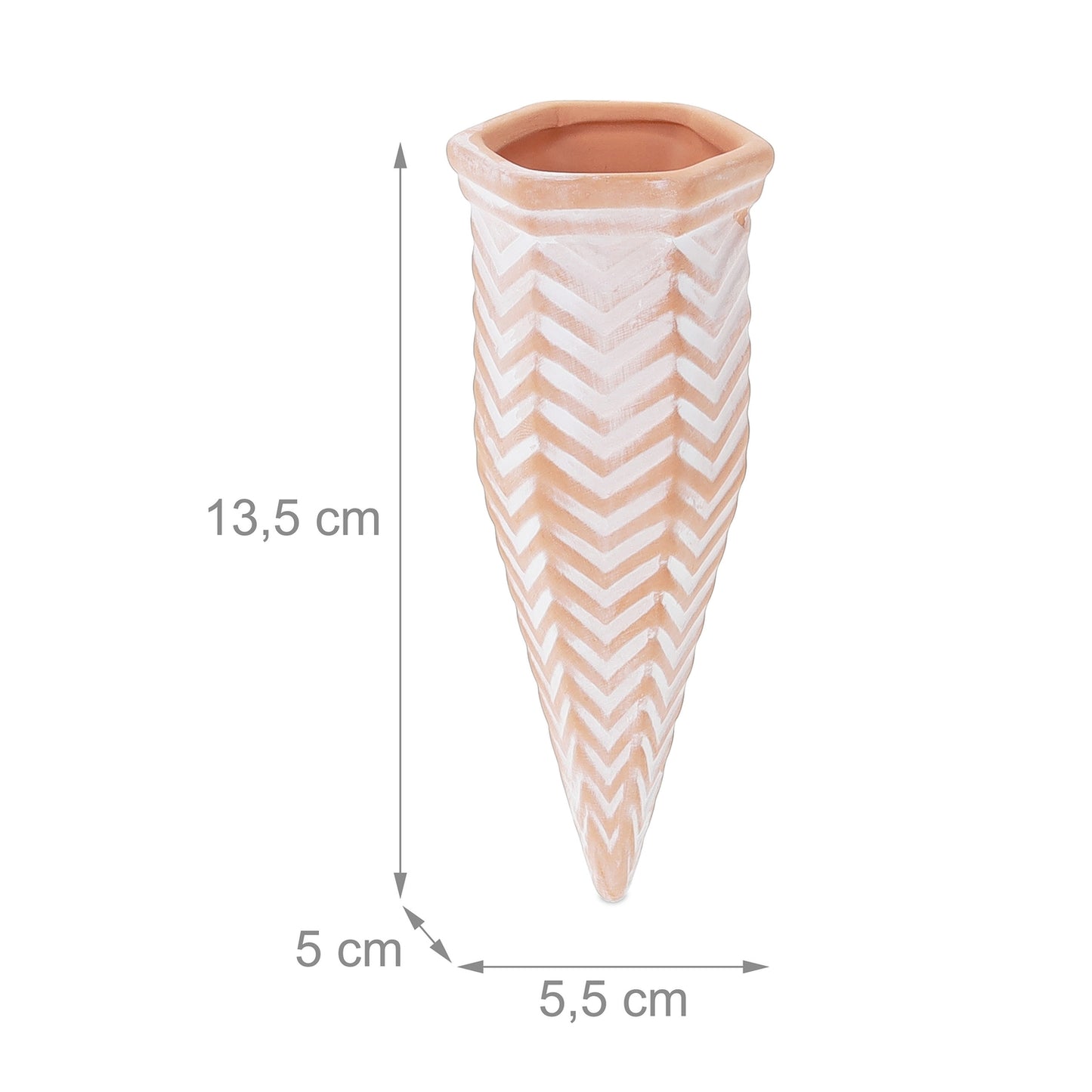 Clay cone for irrigation in a set of 4