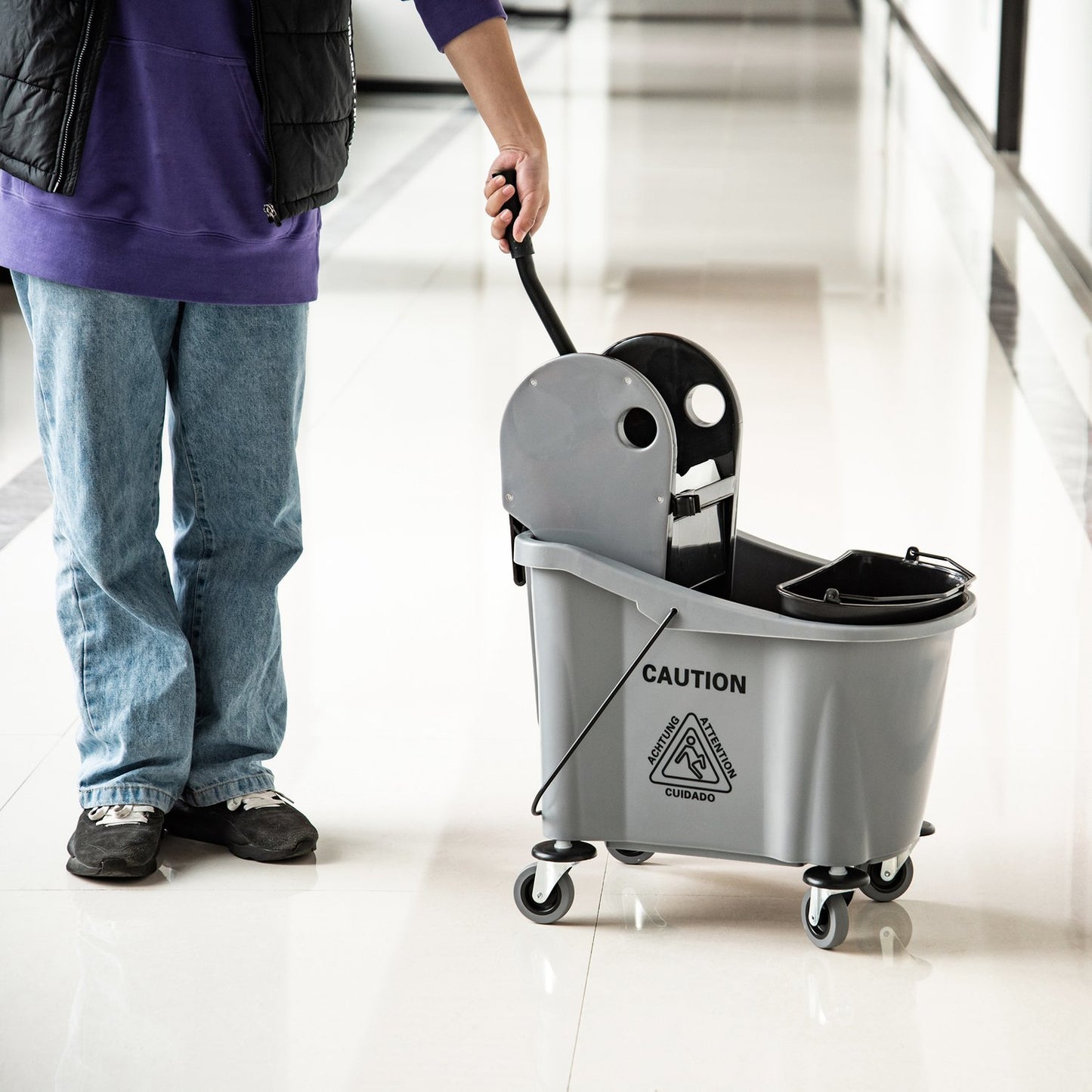 Mobile cleaning trolley with 36L bucket and twister, grey