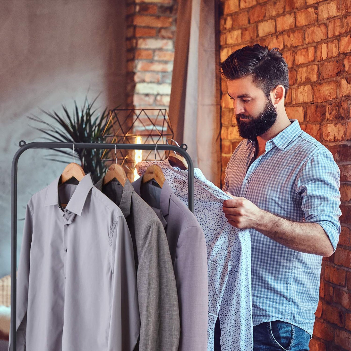 Clothes rack with shelf