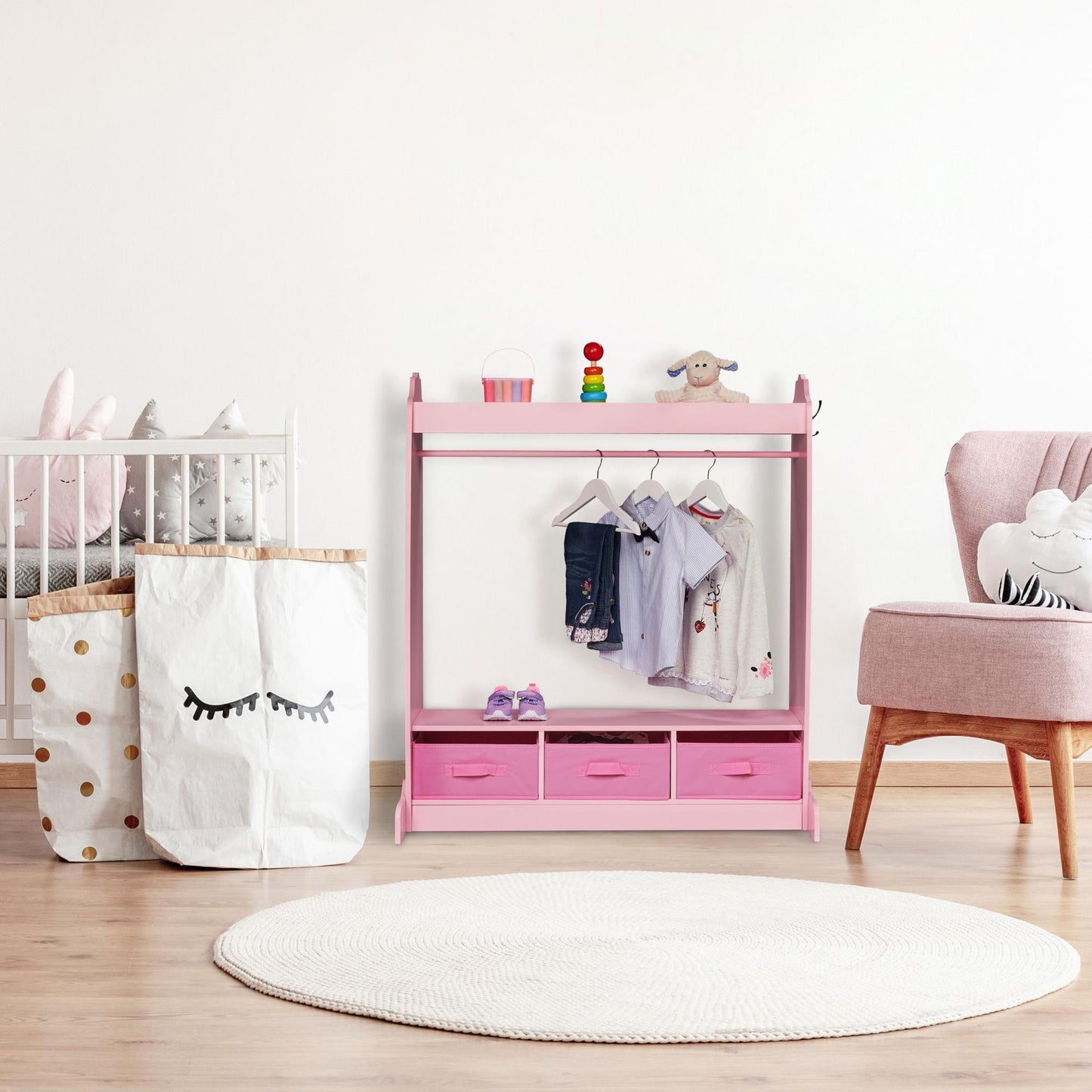 Clothes hanger for children with mirror