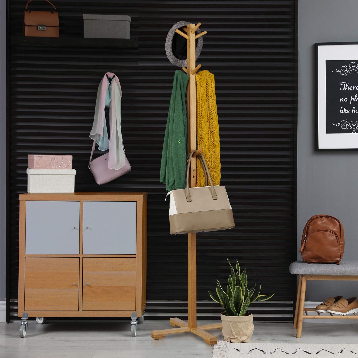 Clothes hanger in bamboo with 12 hooks