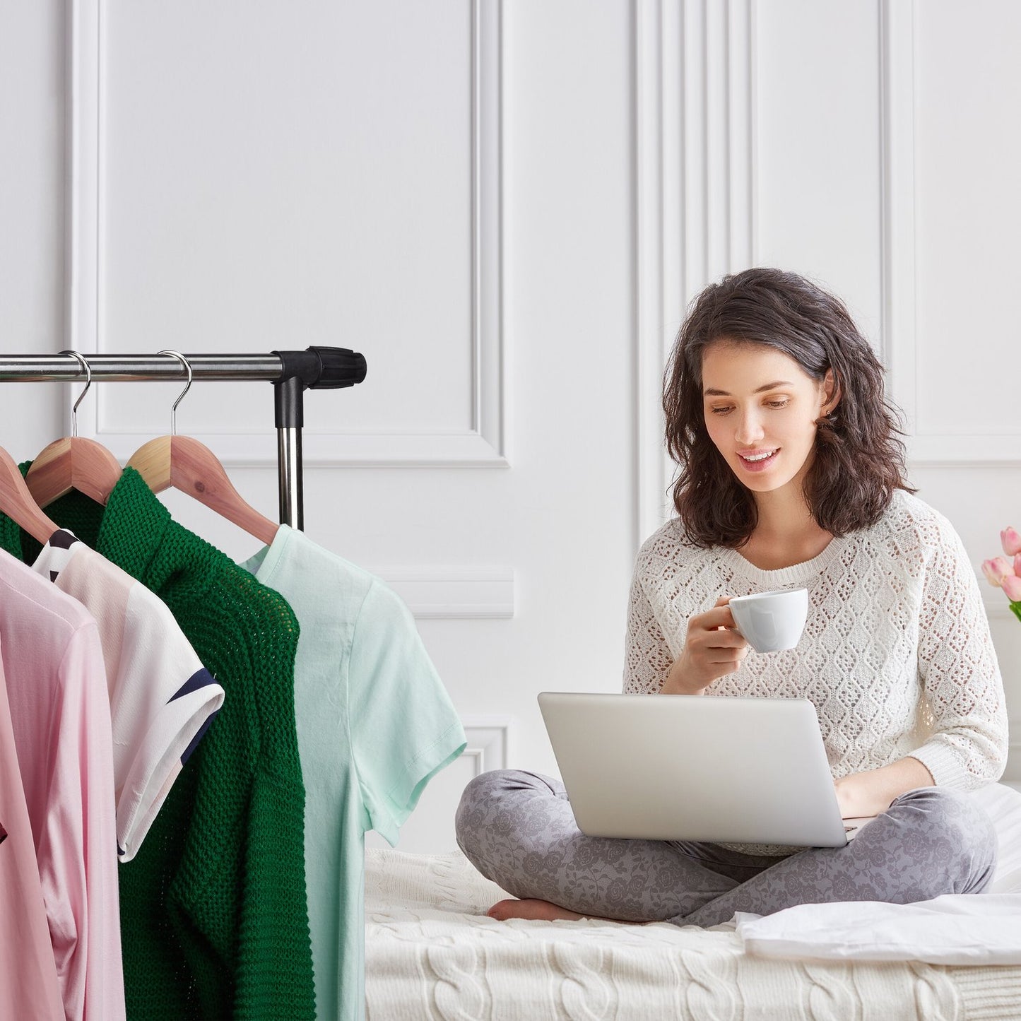 Clothes hangers in cedar wood 12-pack