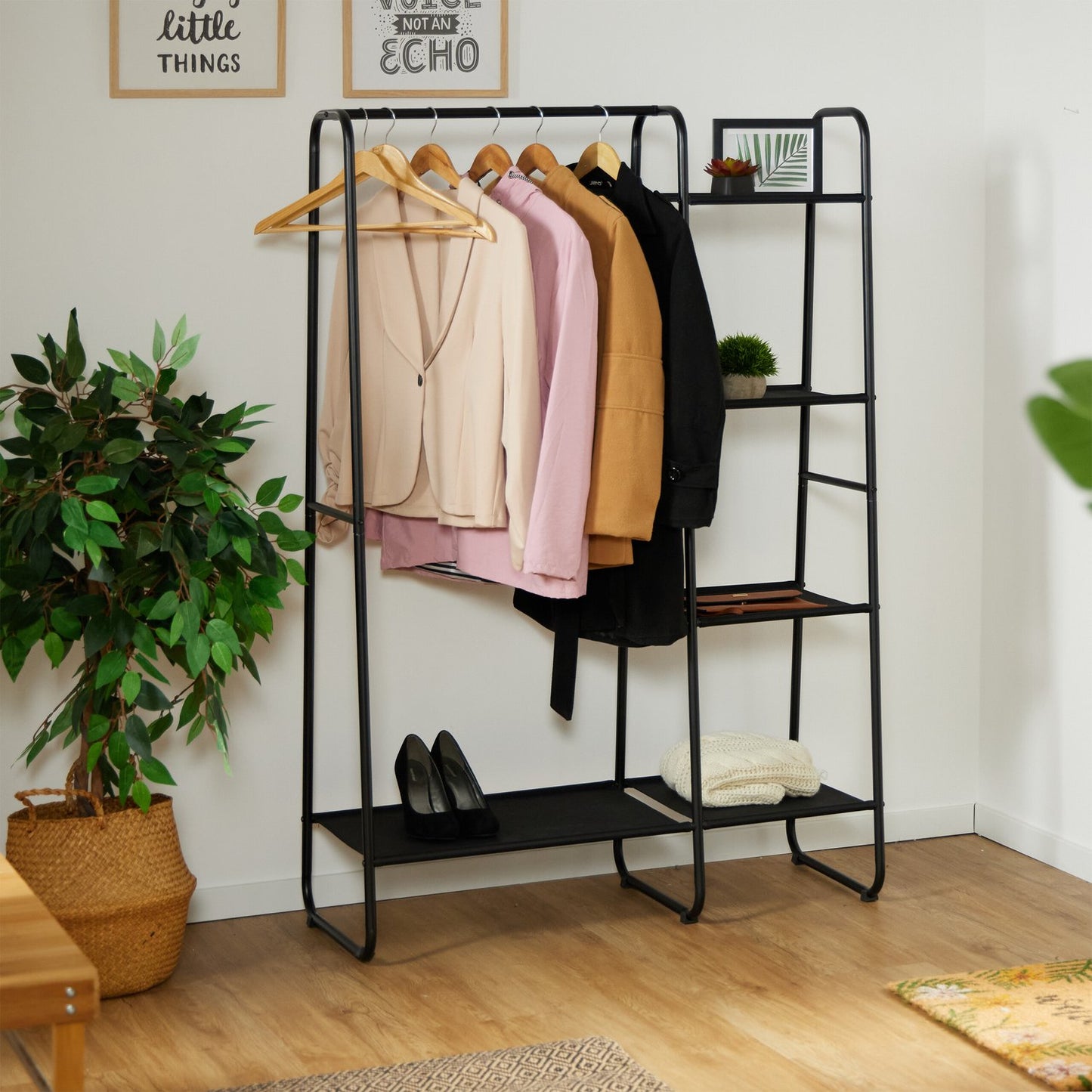 Clothes hanger with 5 compartments