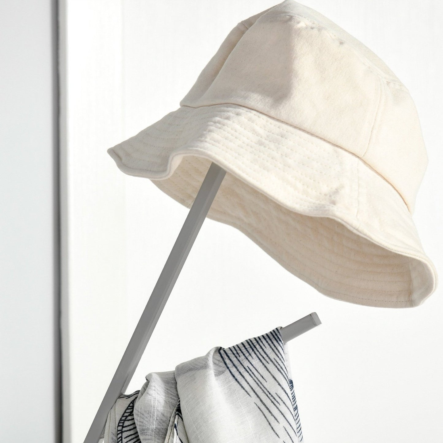 White metal clothes rack - Clothes rack, 45x45x180 cm