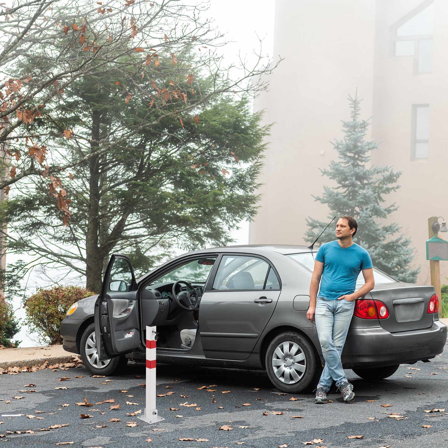 Collapsible barrier post