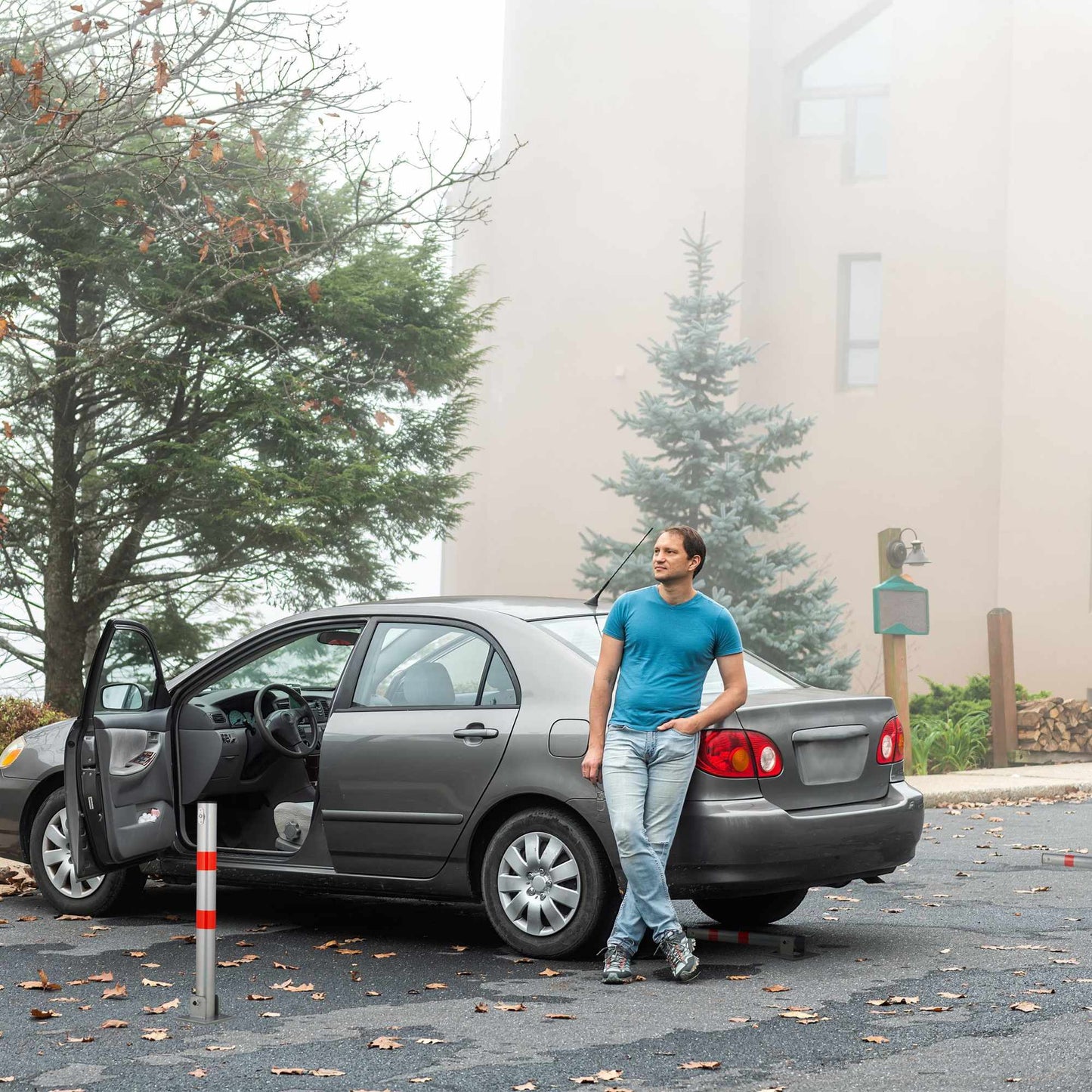 Collapsible barrier post