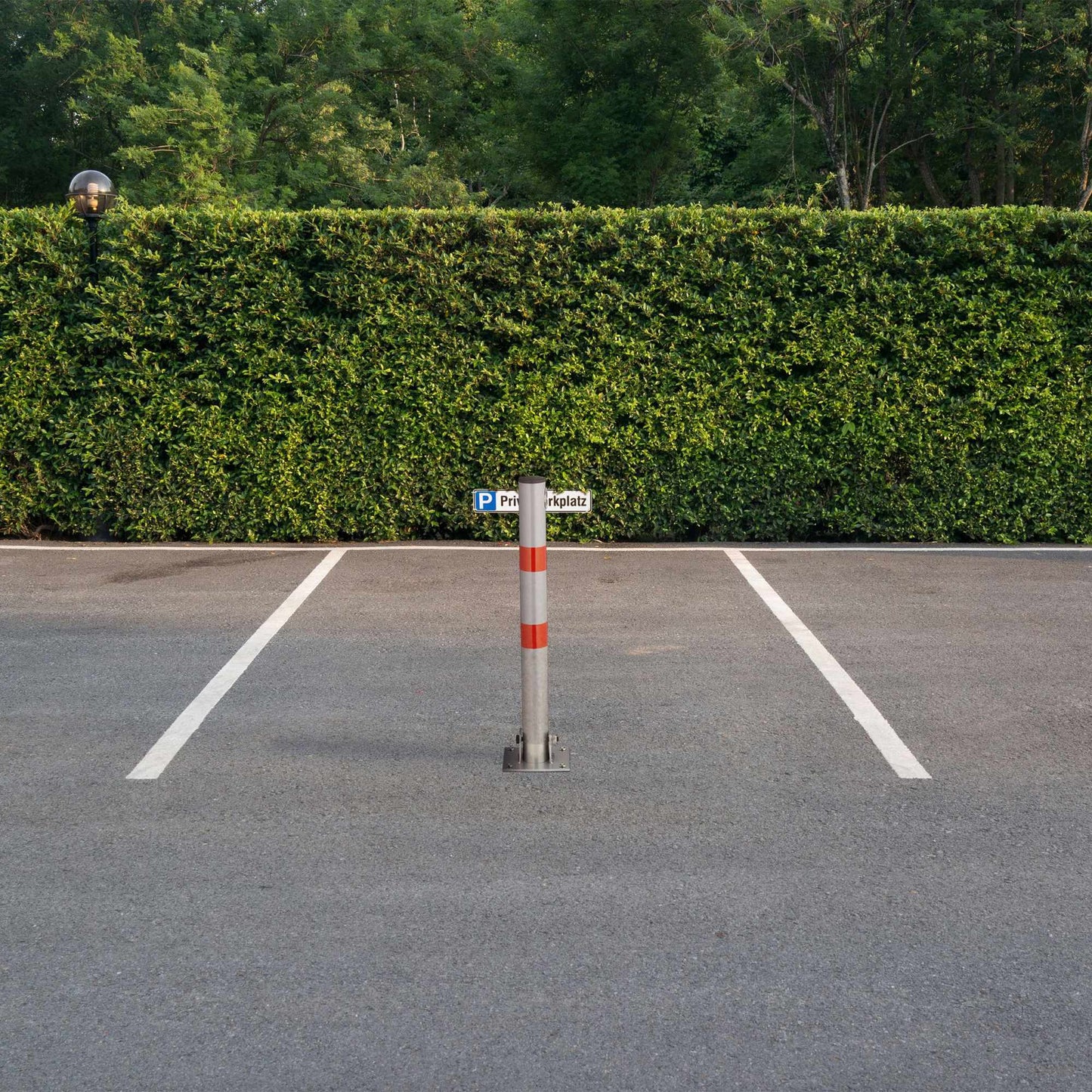 Collapsible barrier post