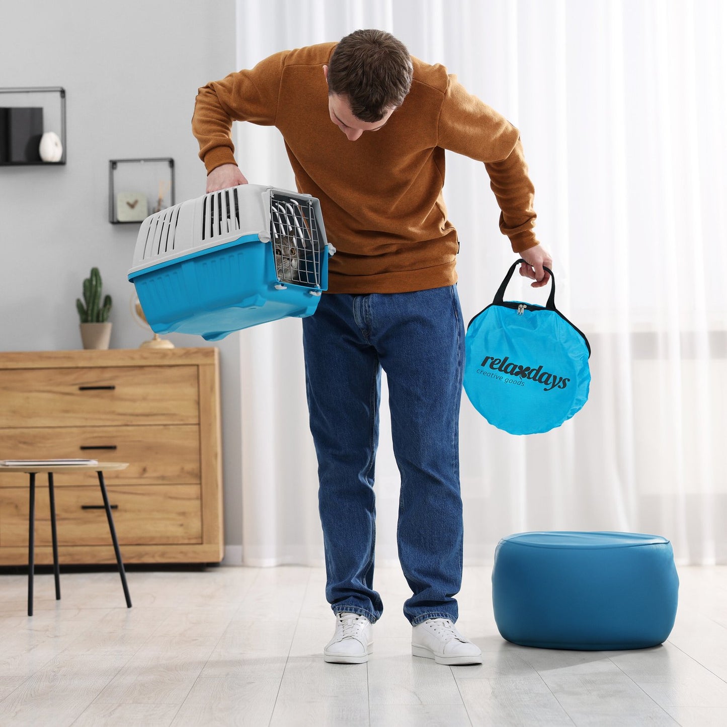 Collapsible cat tunnel in colorful colors