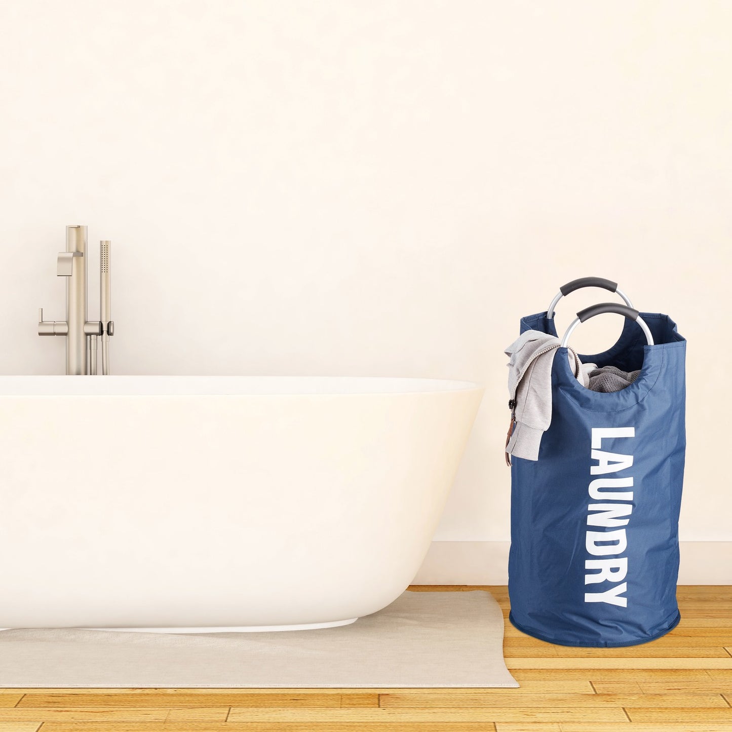 Collapsible laundry basket with handle