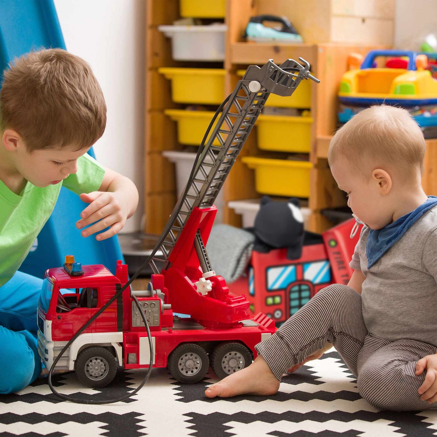Collapsible toy box with storage space