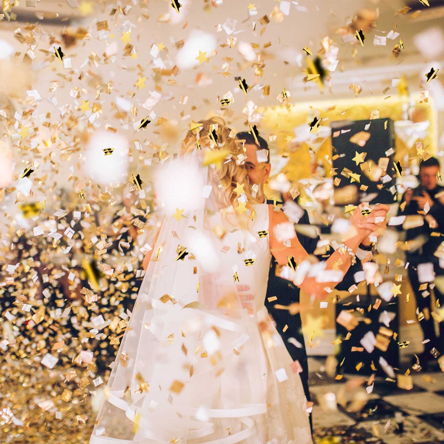 Confetti cannon gold stars
