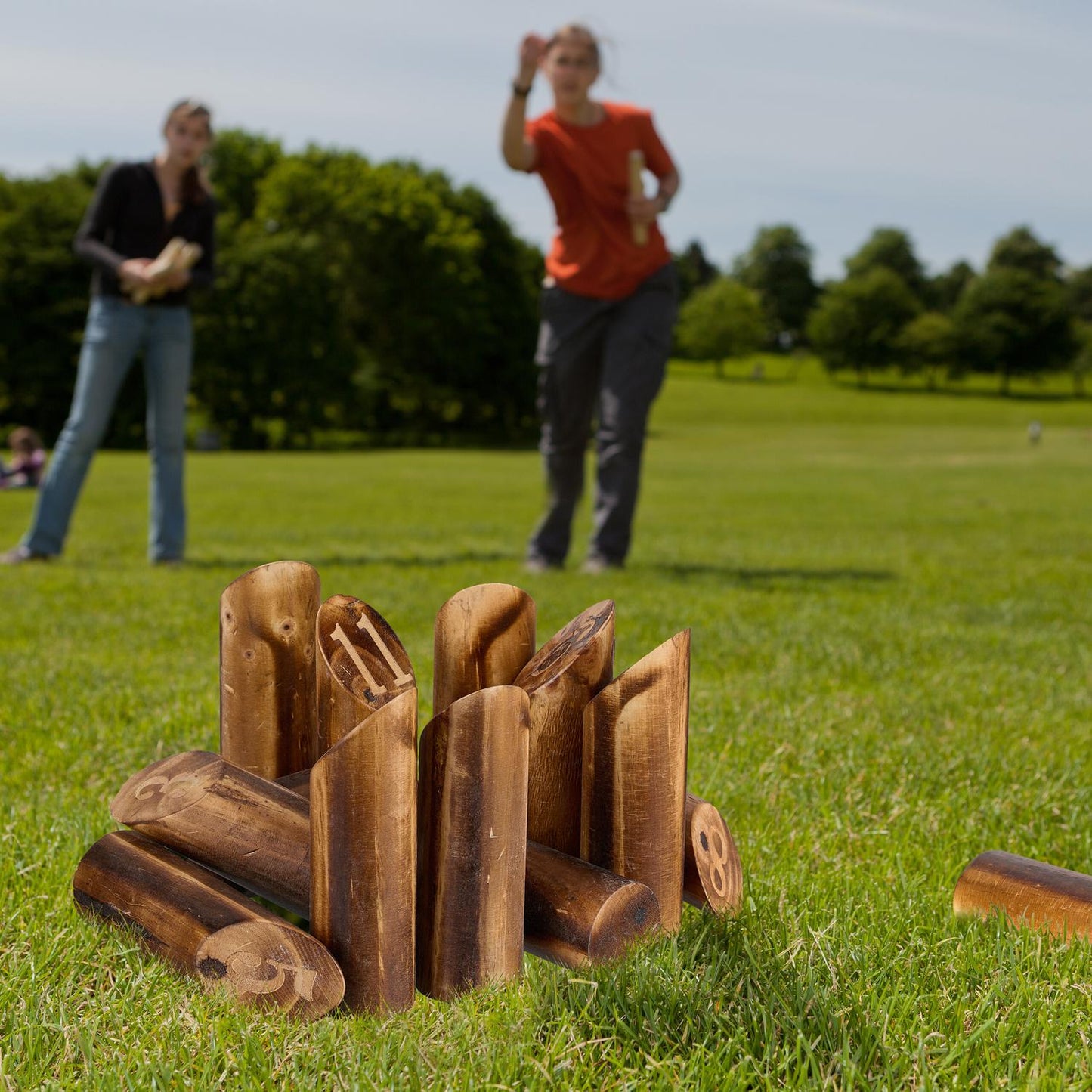 Cube game with wooden box