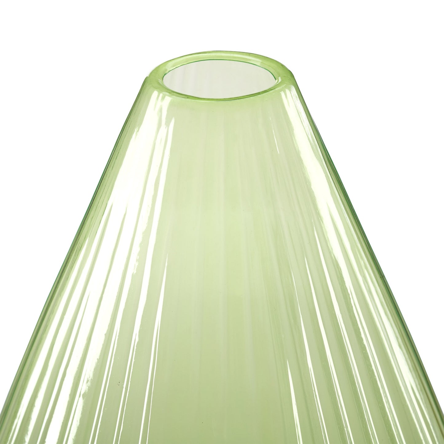 <p>Plant protection grow cups shield your plants from frost and pests, ensuring a healthier start to the season. These mini-greenhouses create a warmer microclimate, promoting faster growth and earlier harvests.</p>

<ul>
<li>Protects plants from frost, h