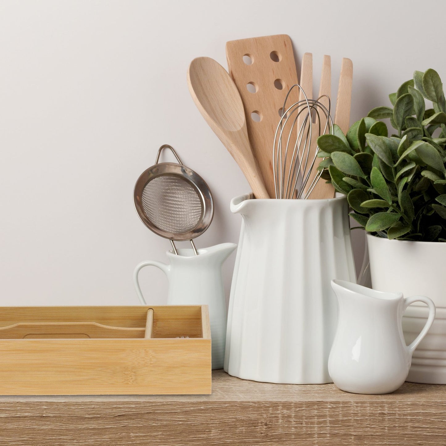 Cutlery tray in bamboo with carrying handle