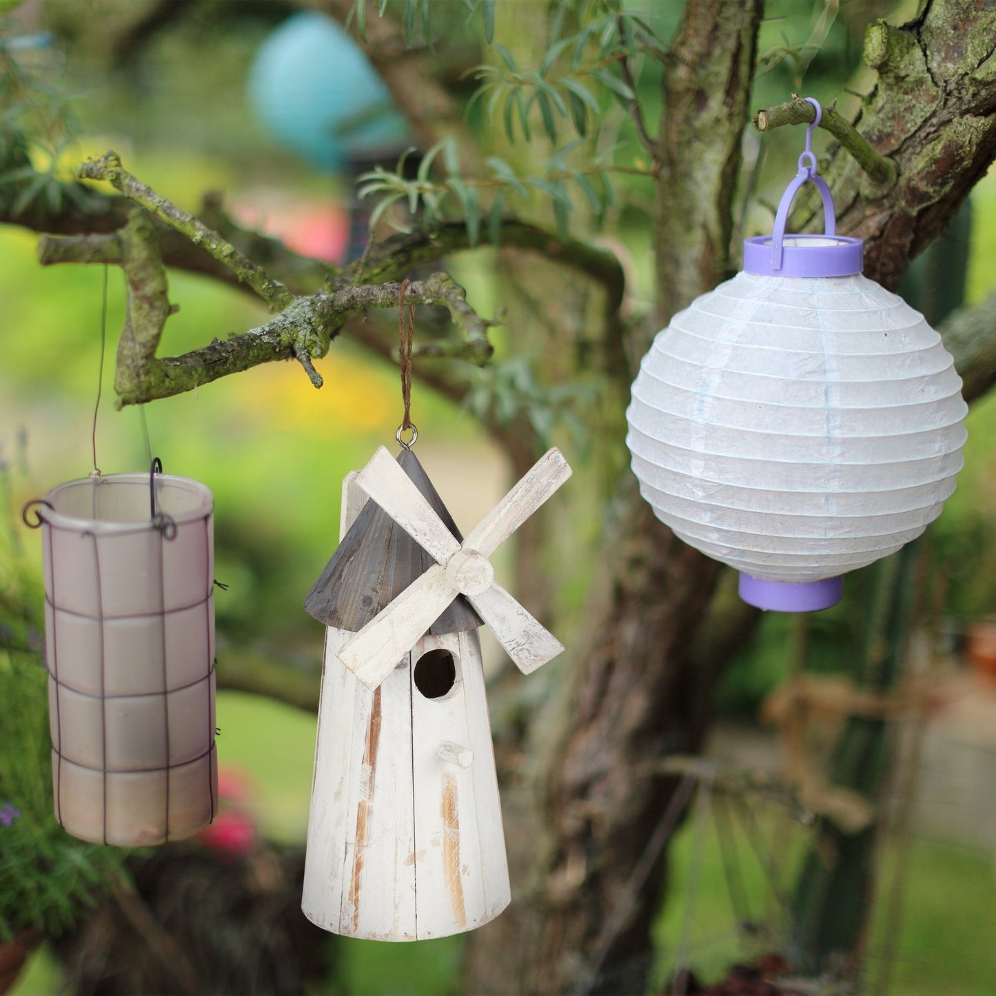 <p>Enhance your garden with a decorative birdhouse featuring a unique windmill design, offering both style and a resting place for small birds. Perfect for nature lovers and garden enthusiasts.</p>

<ul>
<li>Showcase a unique windmill design that adds cha