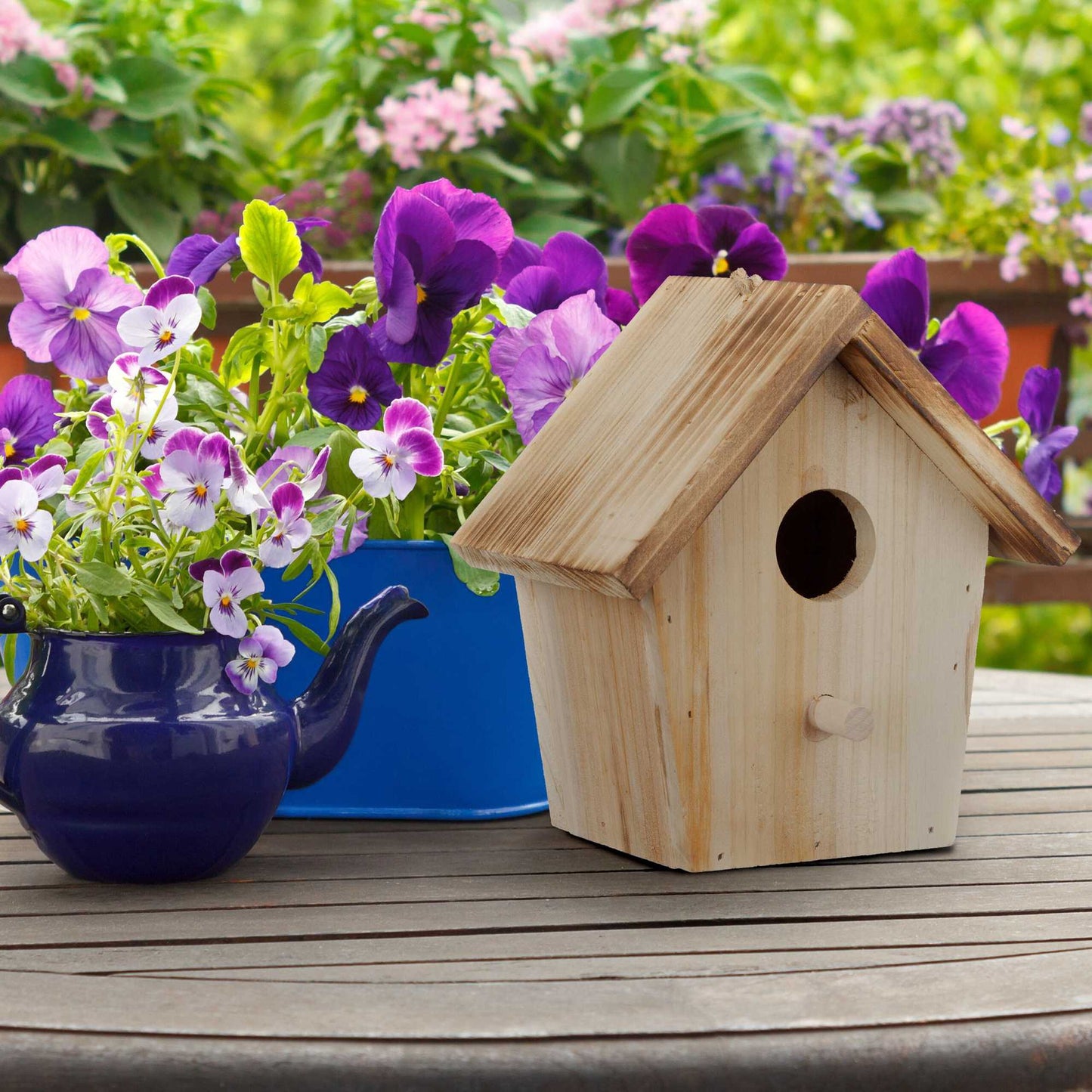 Deco birdhouse with flaming roof