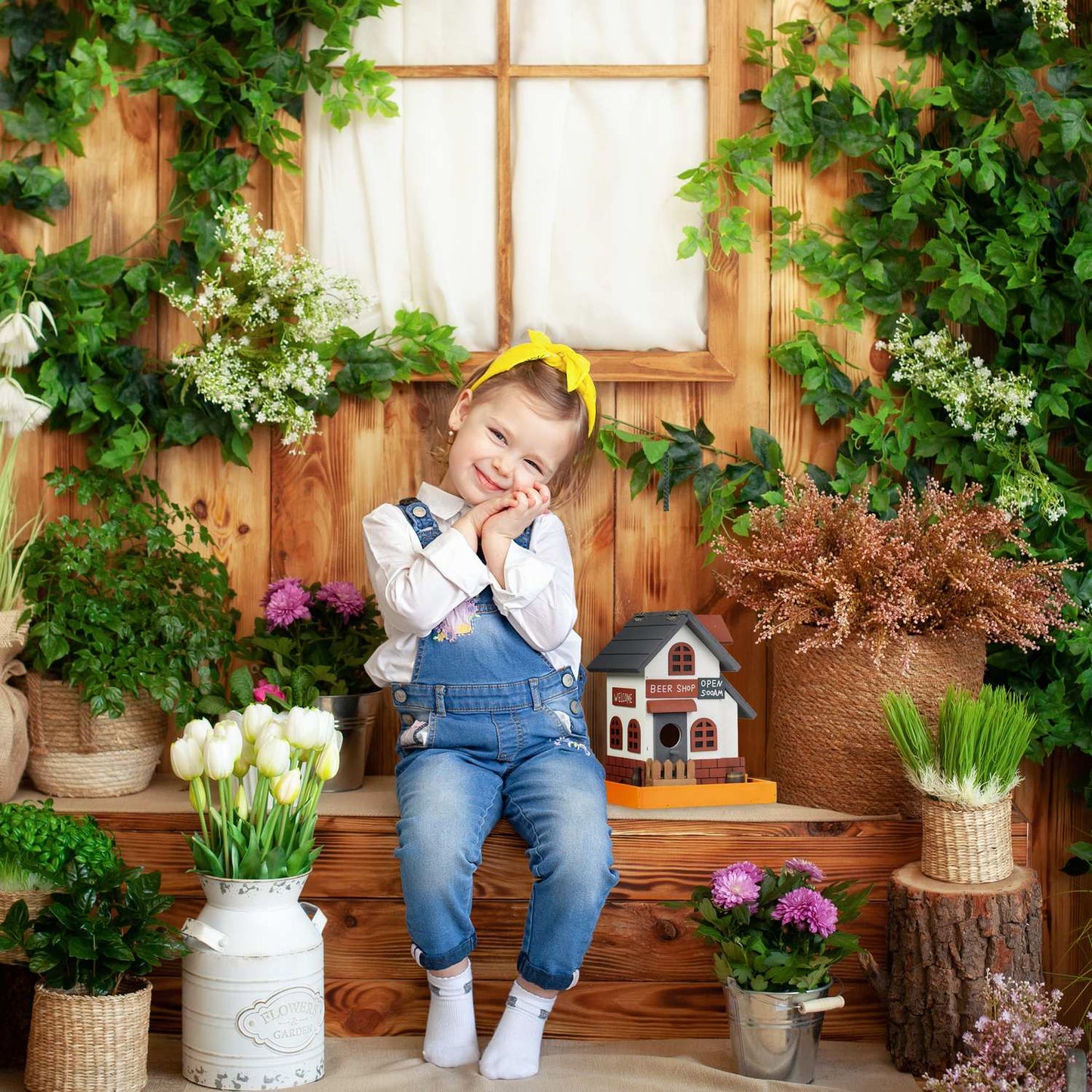 <p>Enhance your garden with this small bird feeder, designed to attract birds while adding charm to your outdoor space. Crafted from durable poplar and pine wood, it offers both beauty and functionality.</p>

<ul>
<li>Enjoy a detailed inn-style design tha