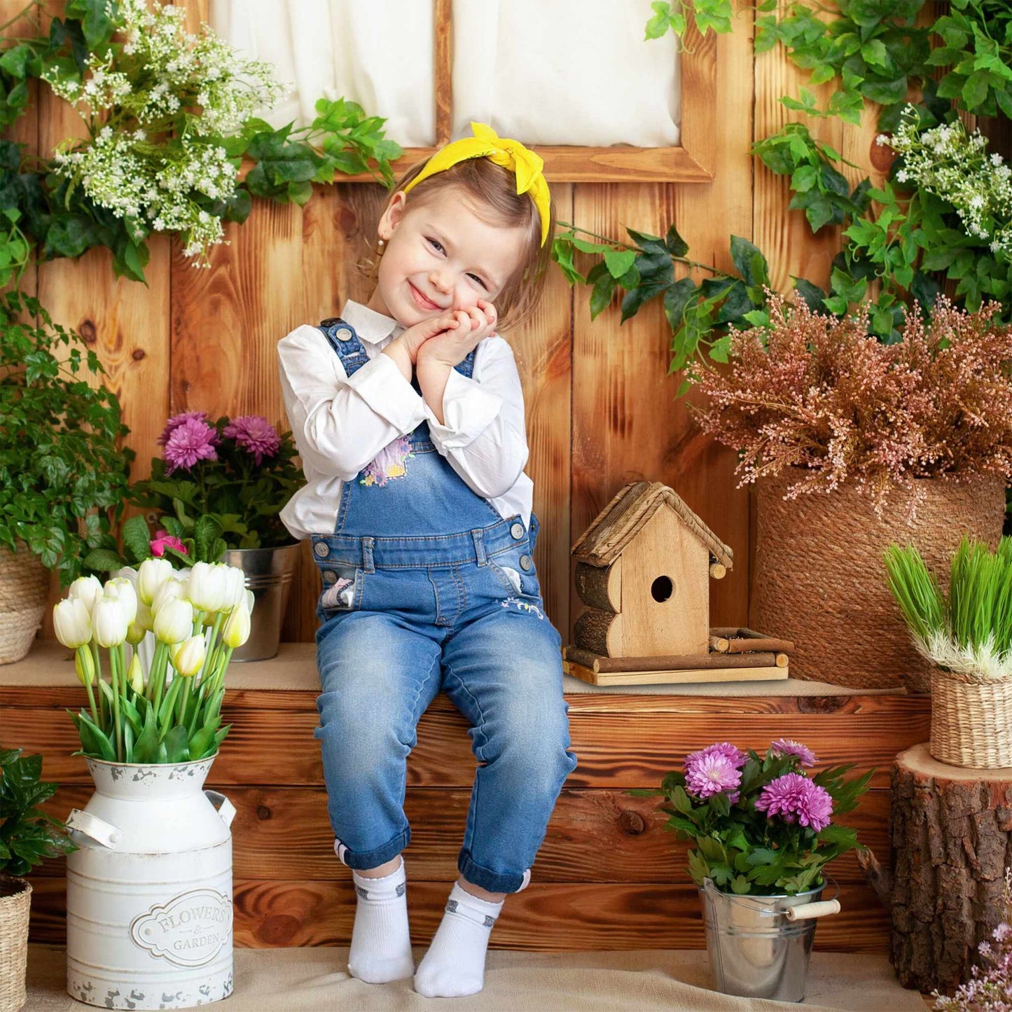 Decorative bird house with feeding station