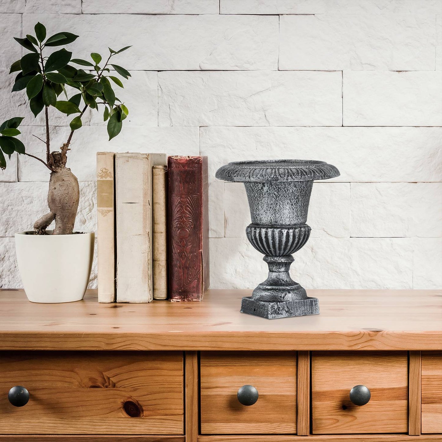 Decorative vase in cast iron