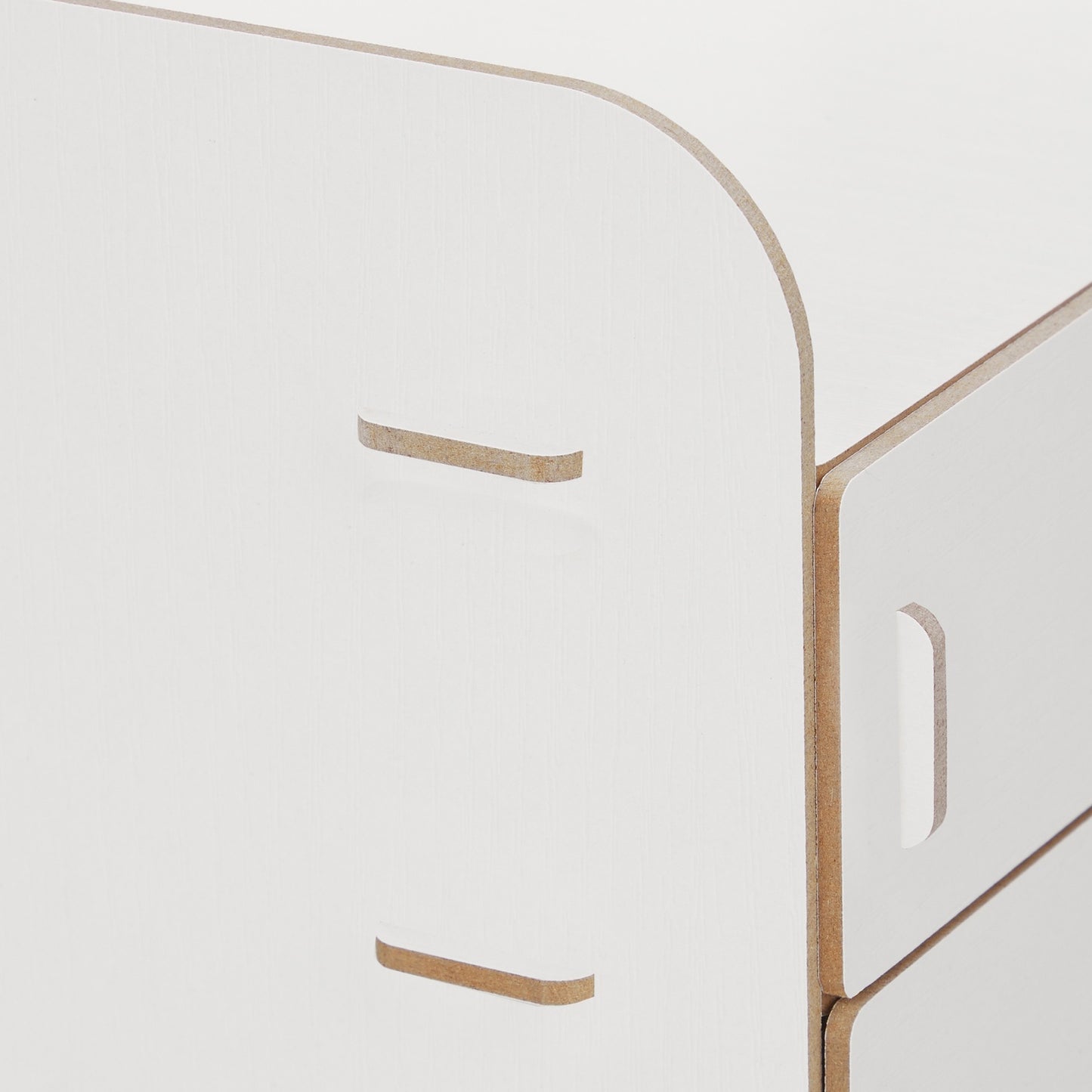 <p>Transform your workspace with this desk organiser, offering quick assembly and clutter-free efficiency. Ideal for home or office, it keeps essentials within reach and your desk tidy.</p>

<ul>
<li>Assemble swiftly with a smart plug-in system.</li>
<li>