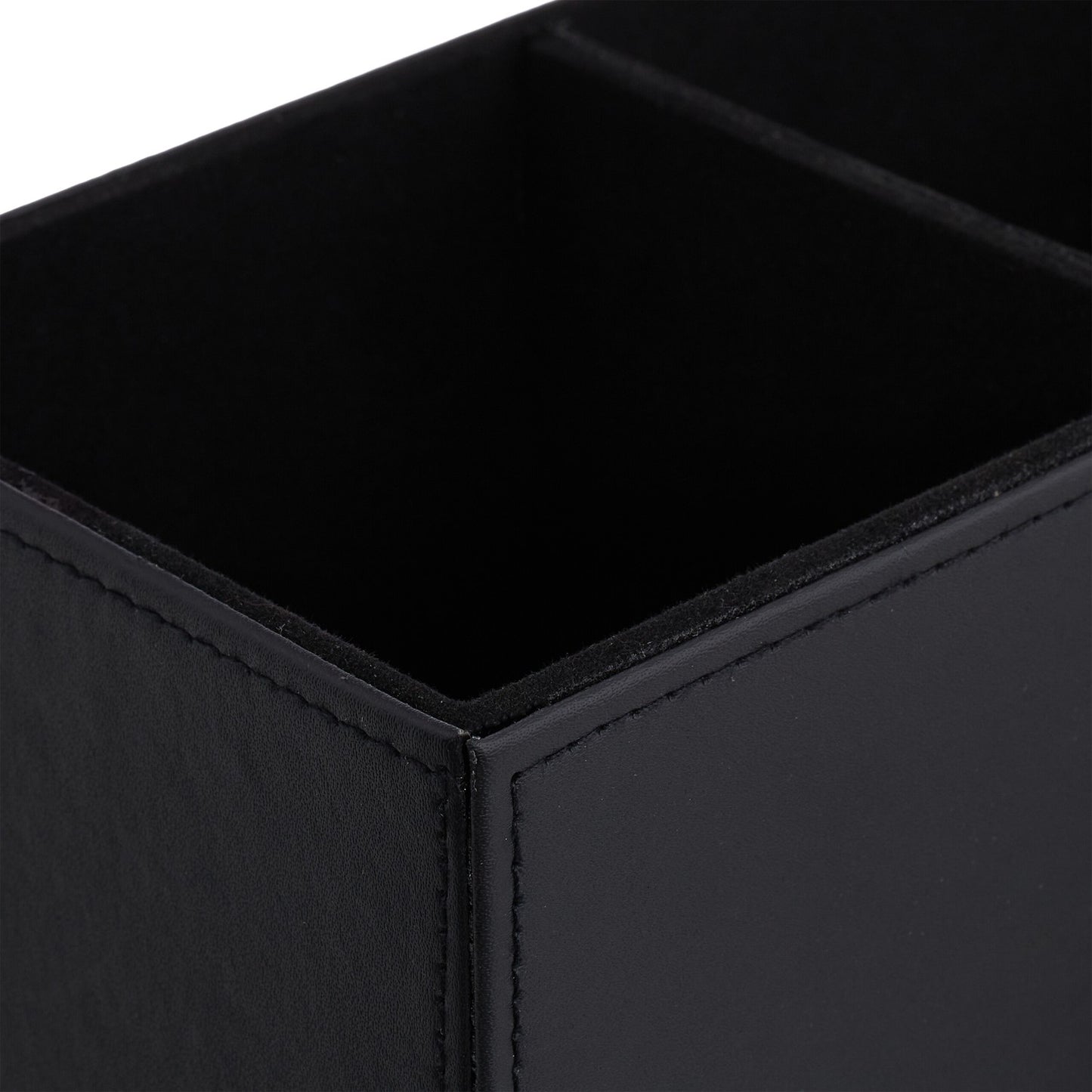 Desk organization in leather look