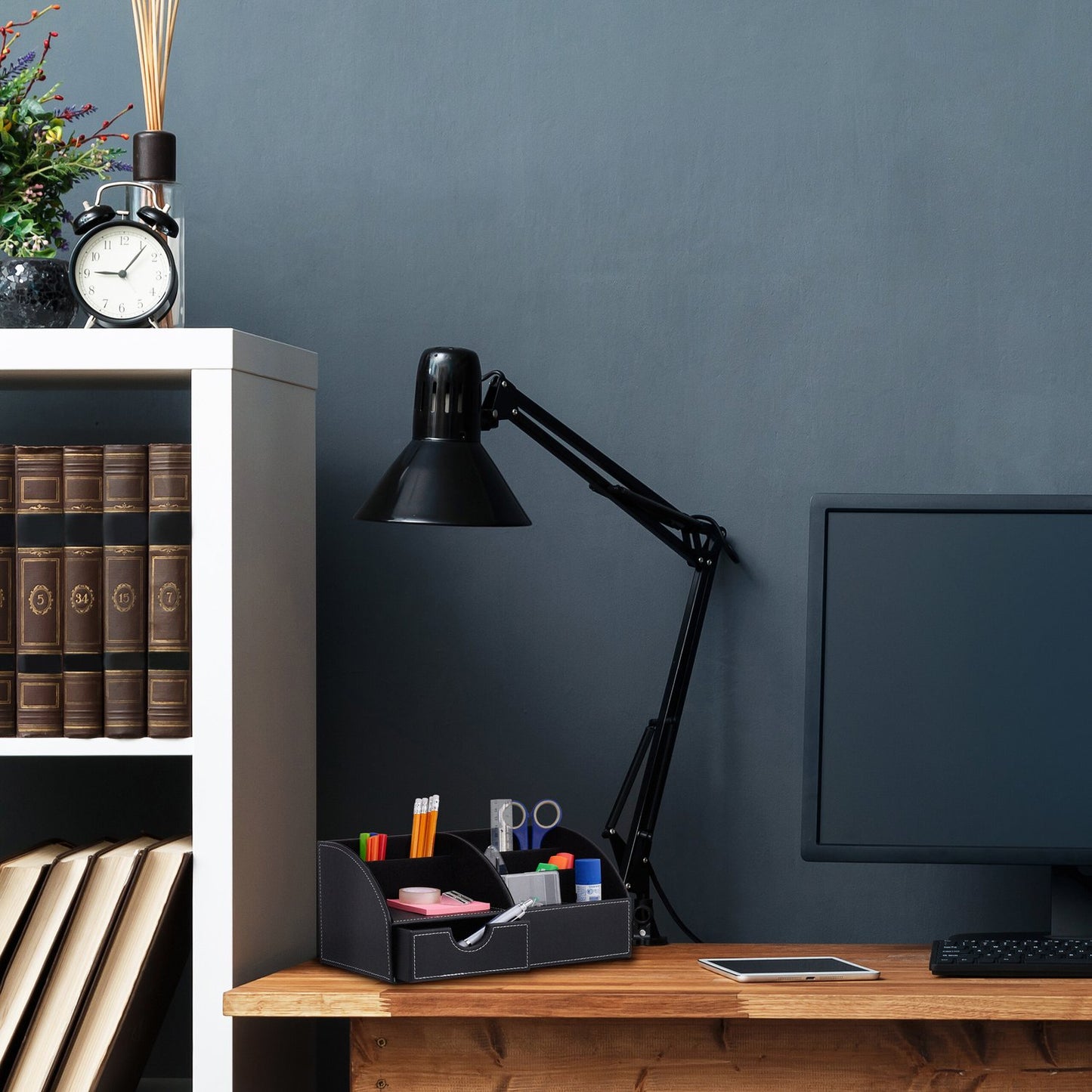 Desk organization in leather look
