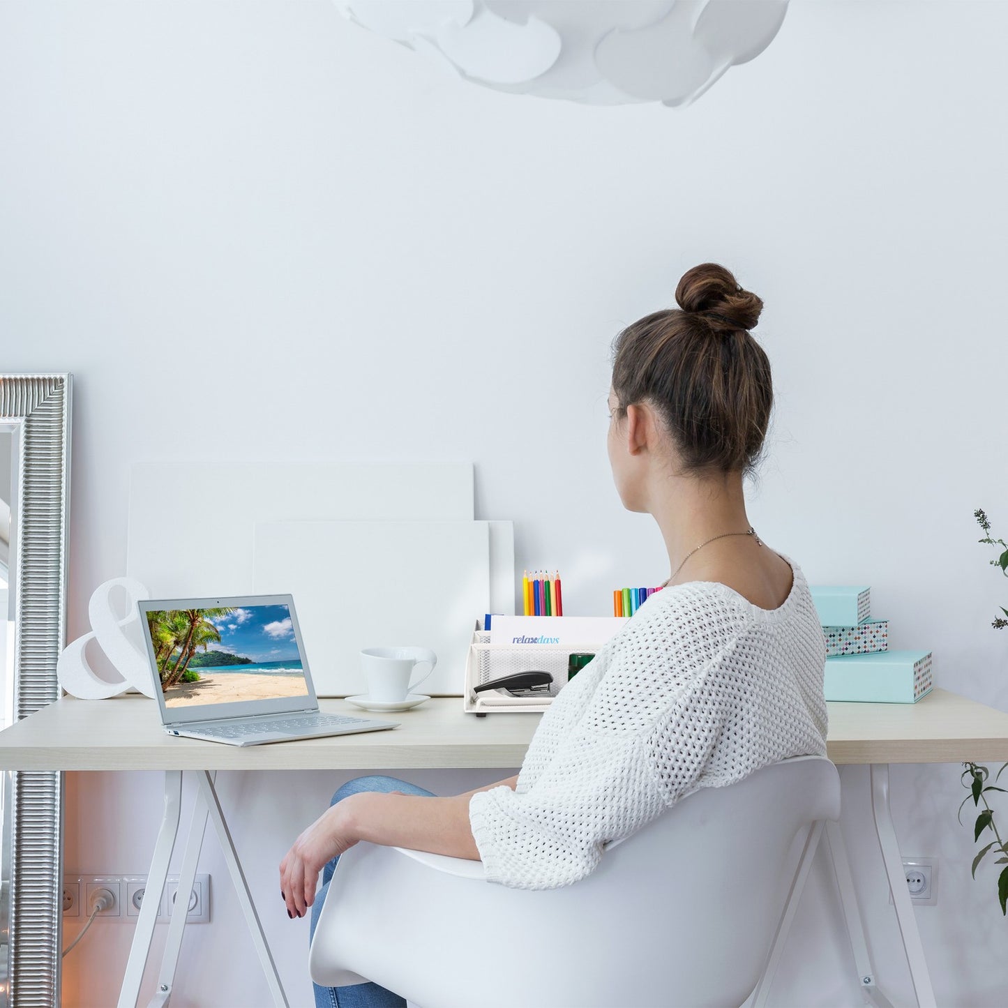 Desk organization with 5 compartments