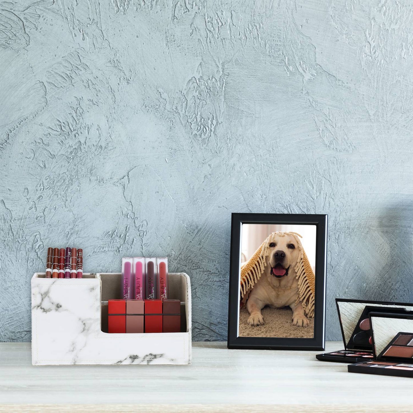 Desk organizer in marble look