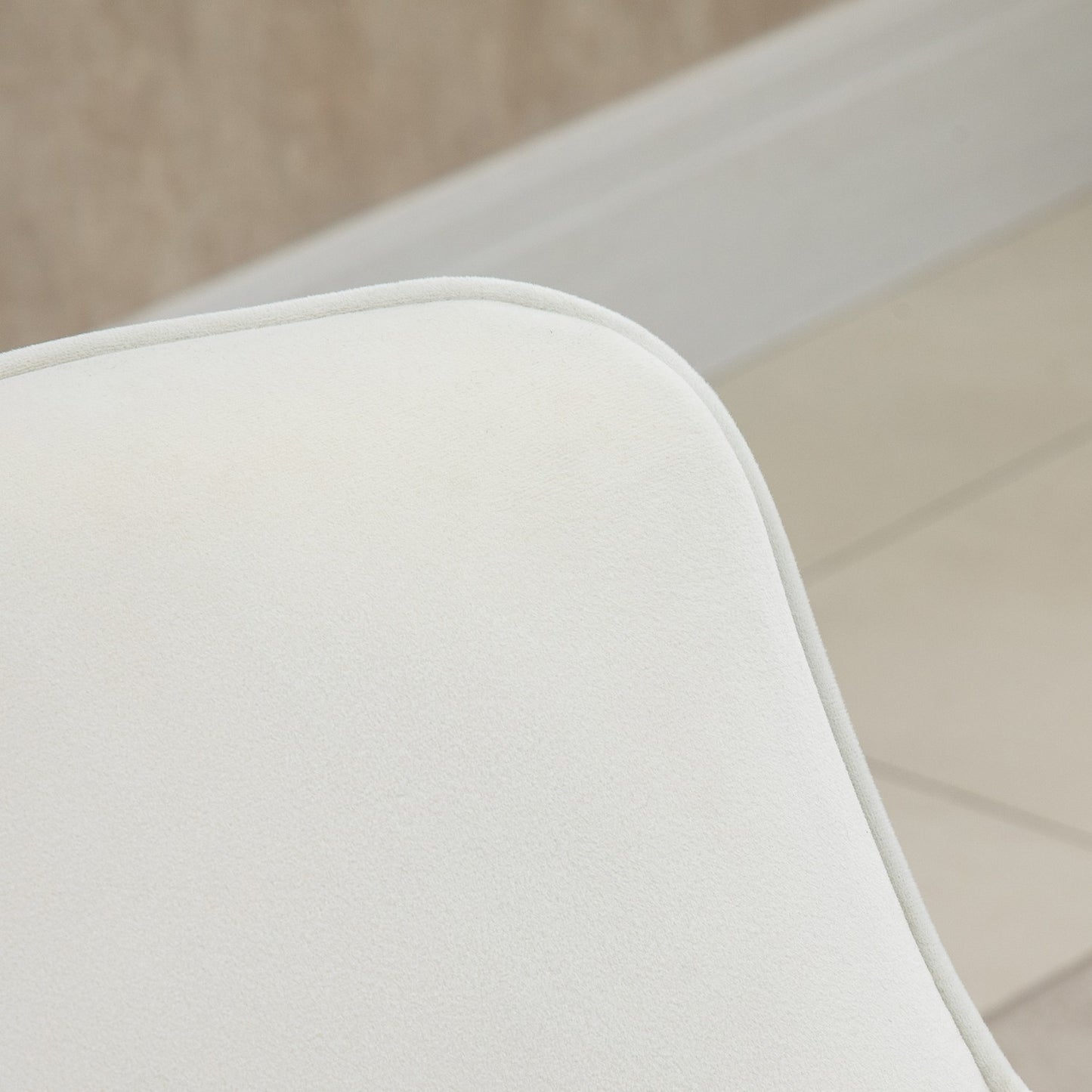 Modern dining chair in cream velvet with armrests, wooden frame