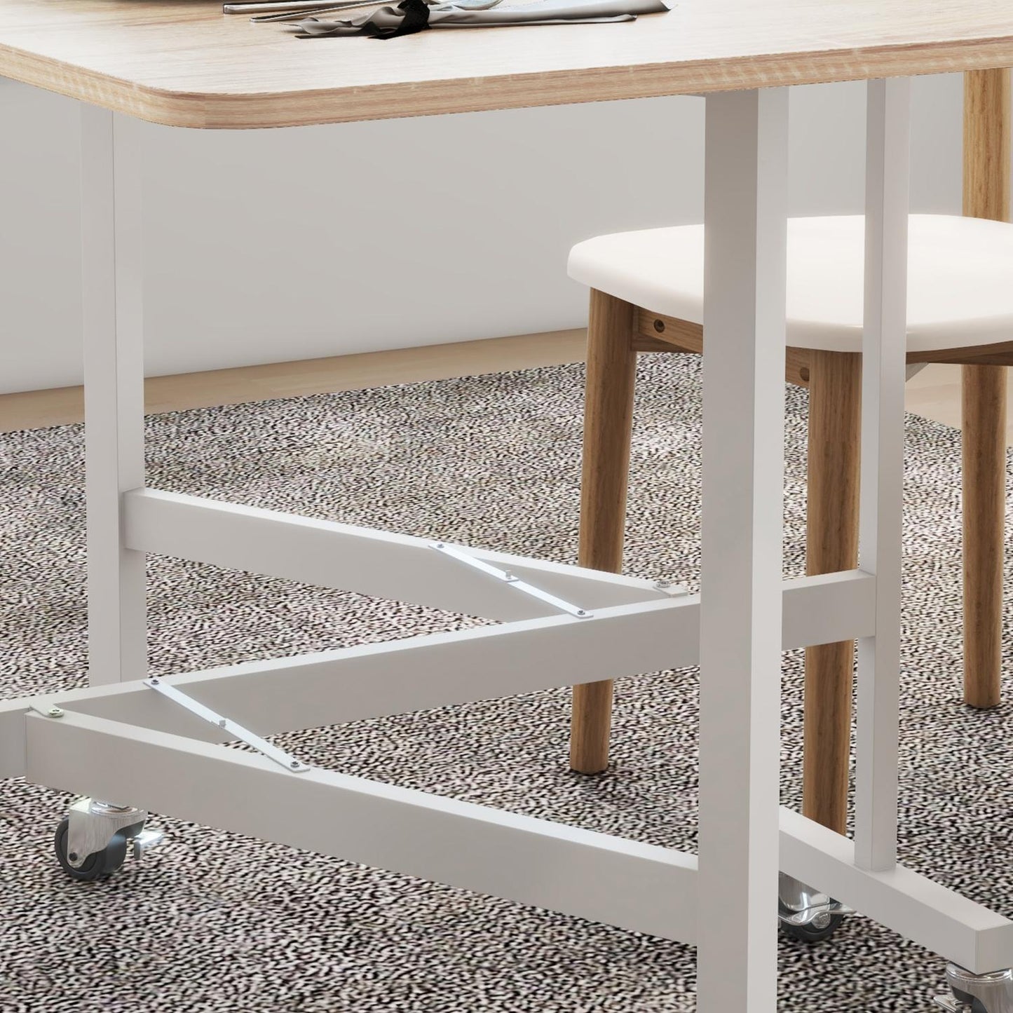 Expandable dining table in oak with wheels - Seats 4-6