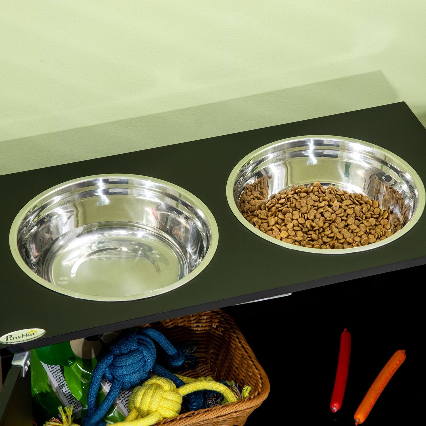 Elevated dog feeding station, 2 stainless steel bowls, 44L storage