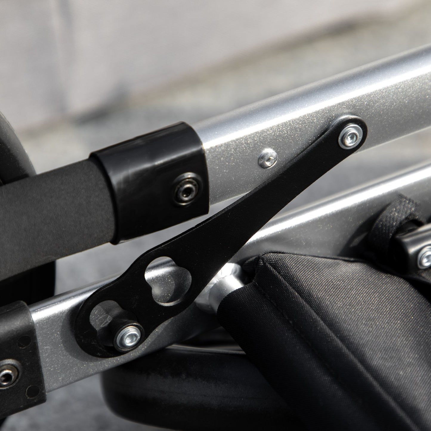 Dog stroller 2-in-1 foldable, safety leash, 15 kg