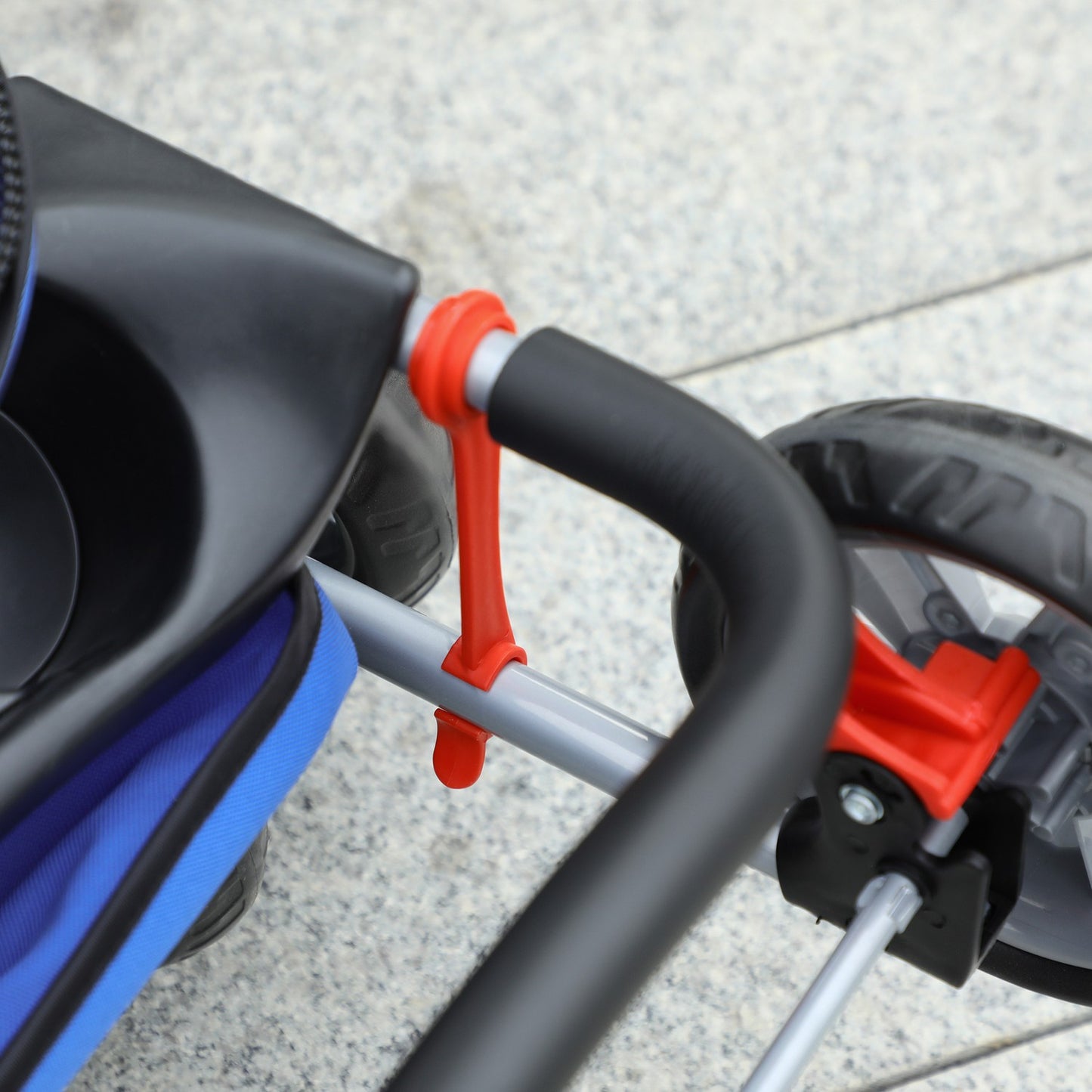 Collapsible dog carriage, rain cover & cup holder, limit 20 kg