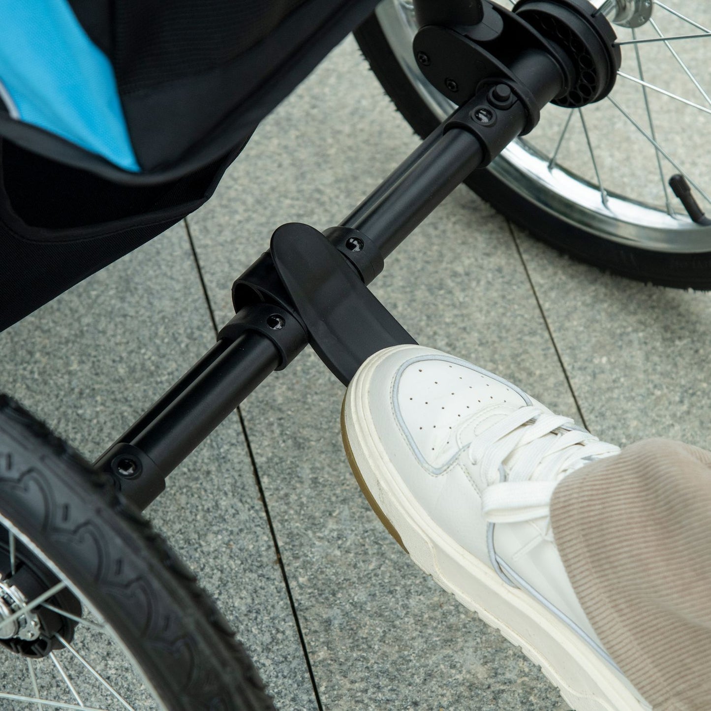 Collapsible blue dog carriage, mesh window and sun protection