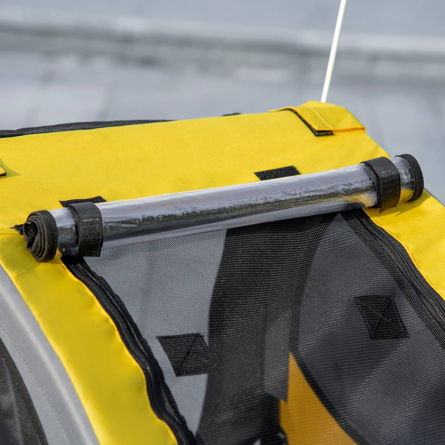 Collapsible dog bike trailer with mesh window and reflectors